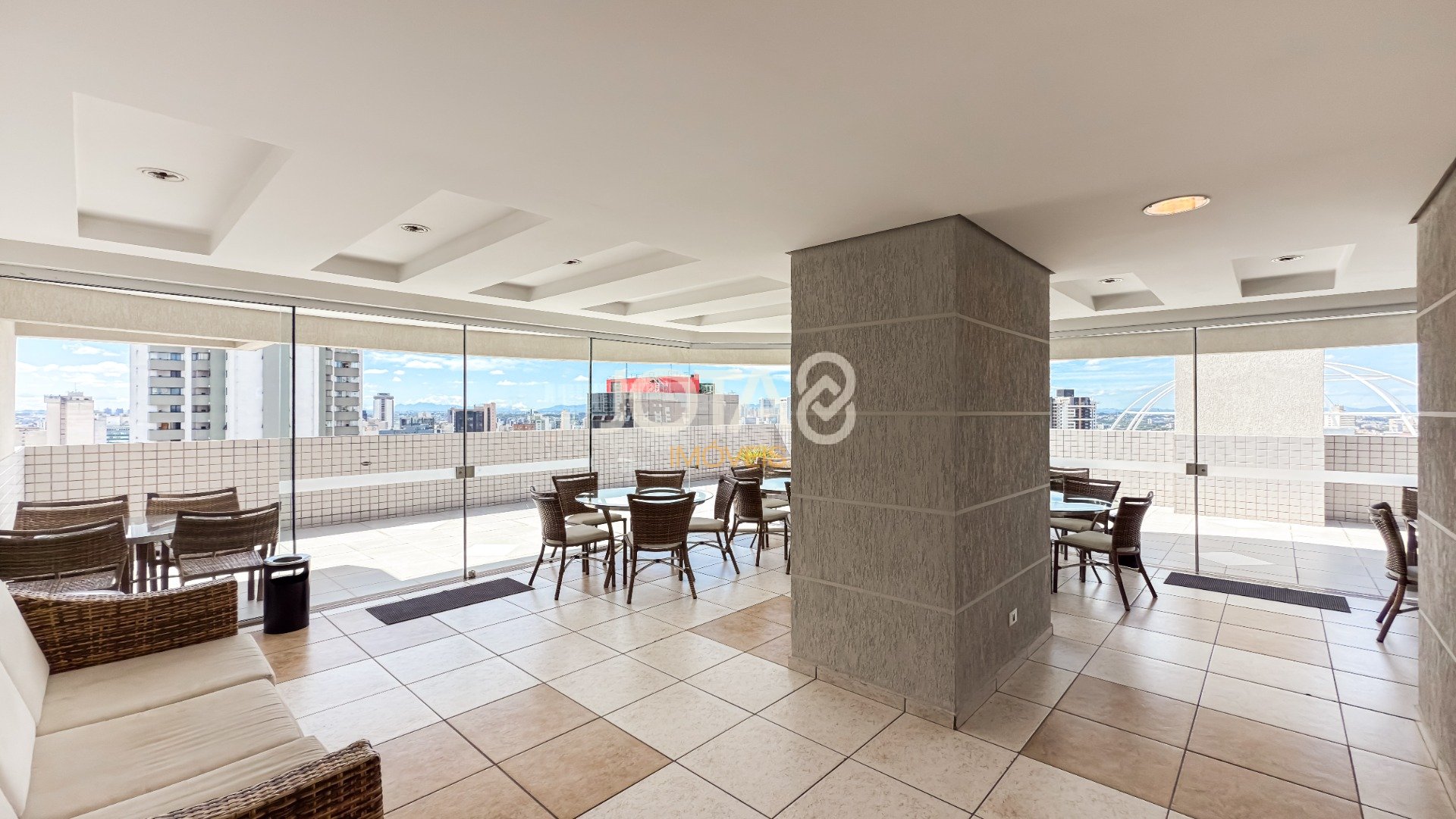 APARTAMENTO STUDIO NO CENTRO DE CURITIBA