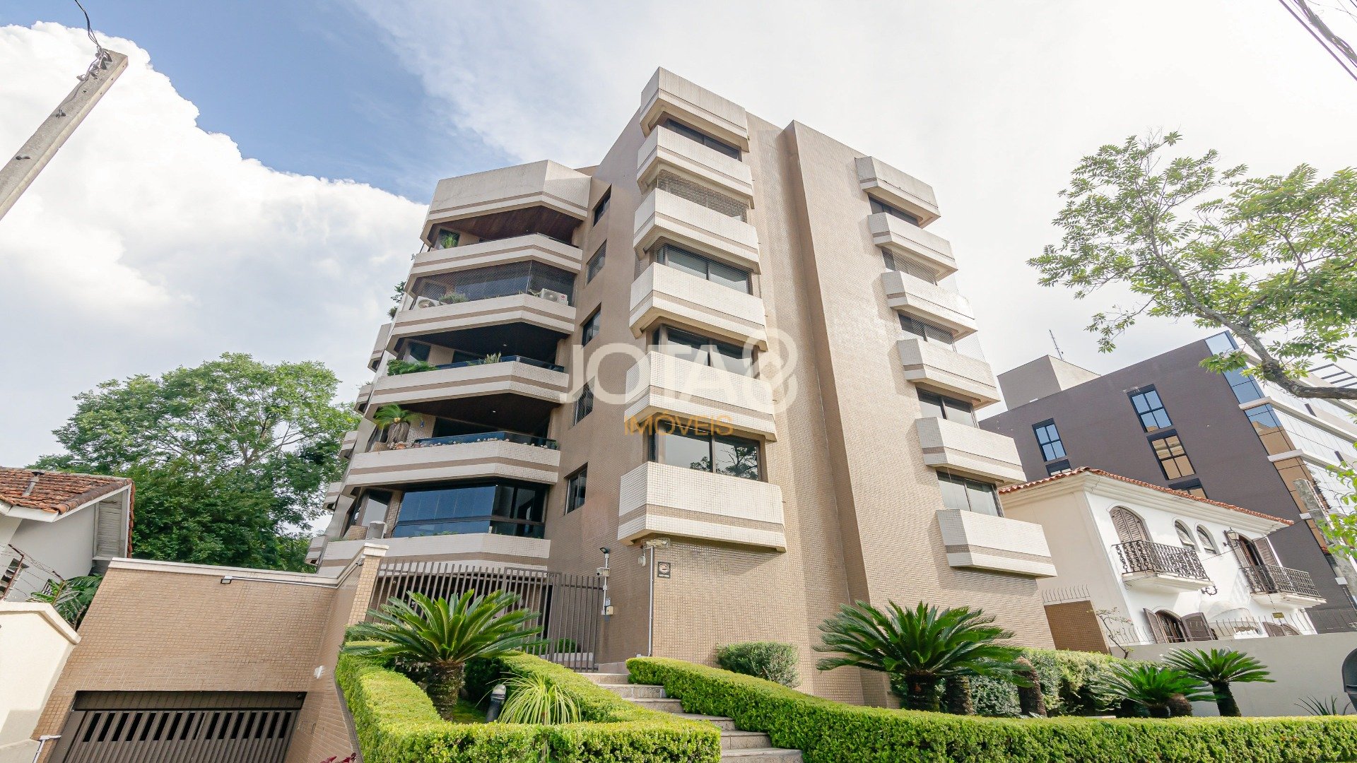 APARTAMENTO COM 3 QUARTOS E 3 VAGAS NO BIGORRILHO
