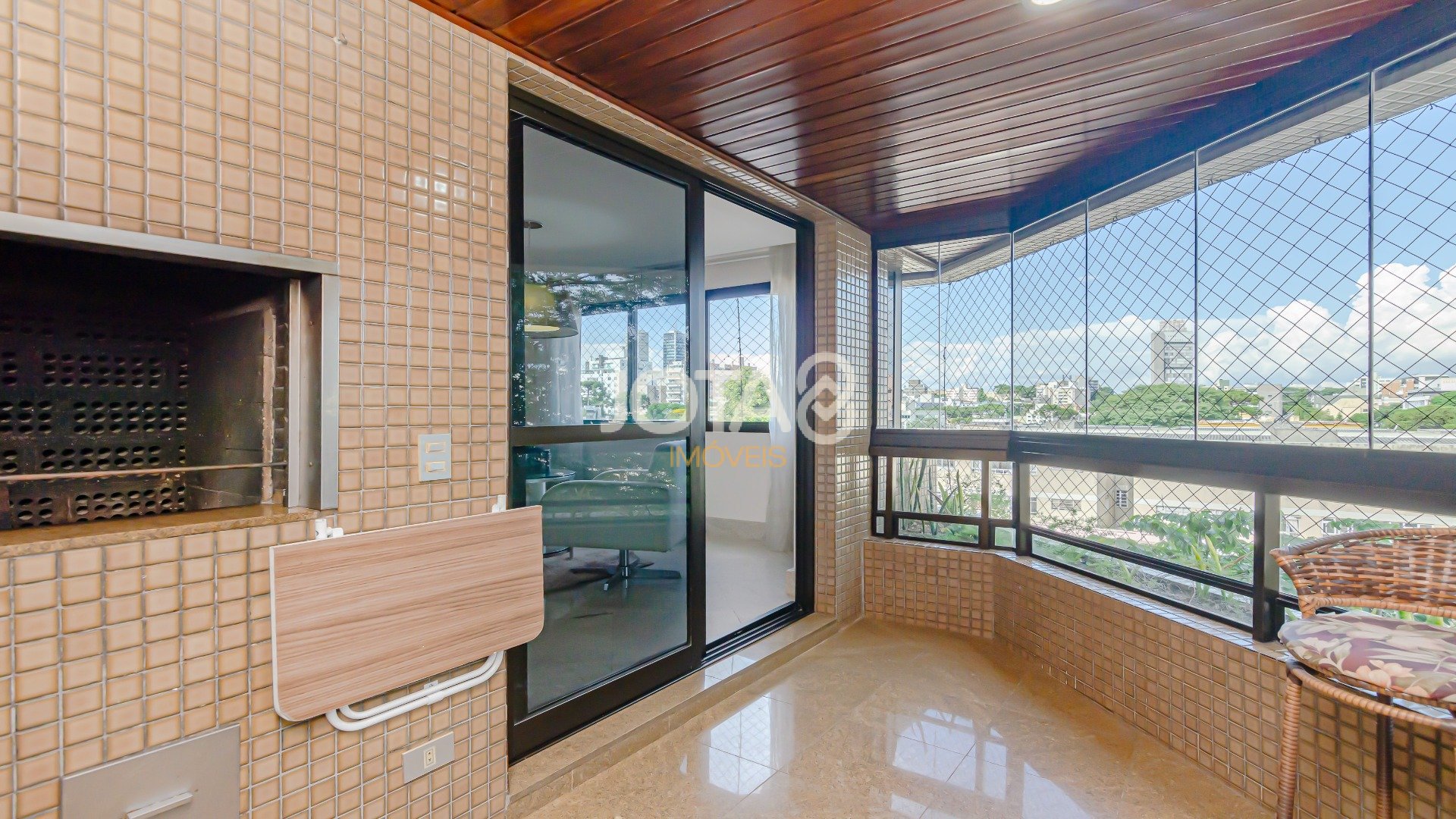 APARTAMENTO COM 3 QUARTOS E 3 VAGAS NO BIGORRILHO