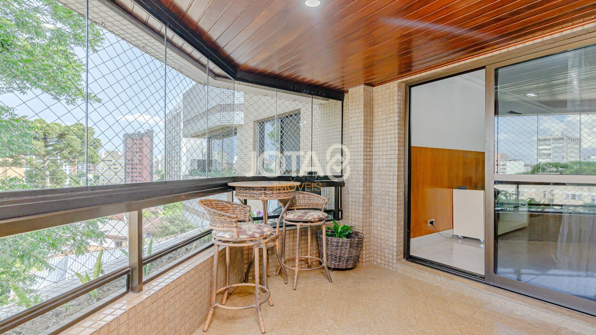 APARTAMENTO COM 3 QUARTOS E 3 VAGAS NO BIGORRILHO