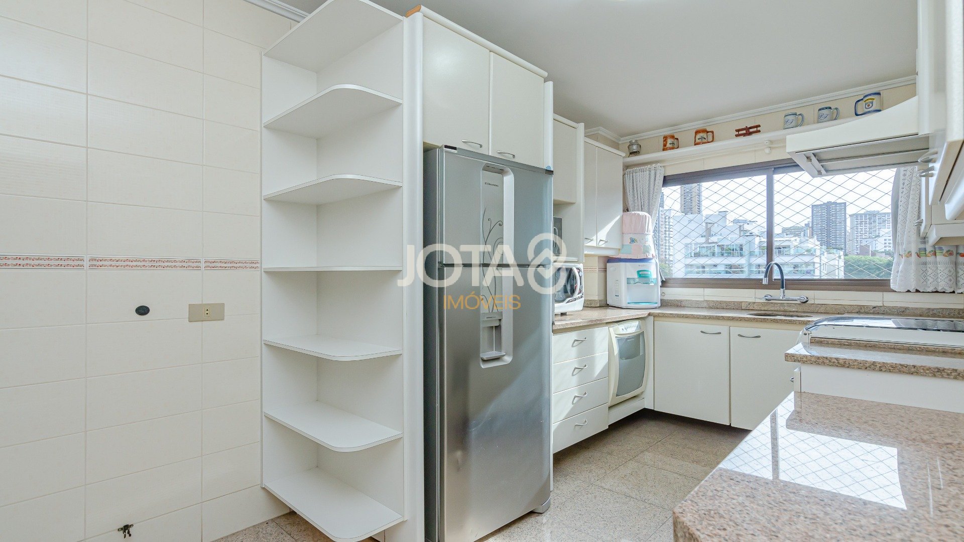 APARTAMENTO COM 3 QUARTOS E 3 VAGAS NO BIGORRILHO