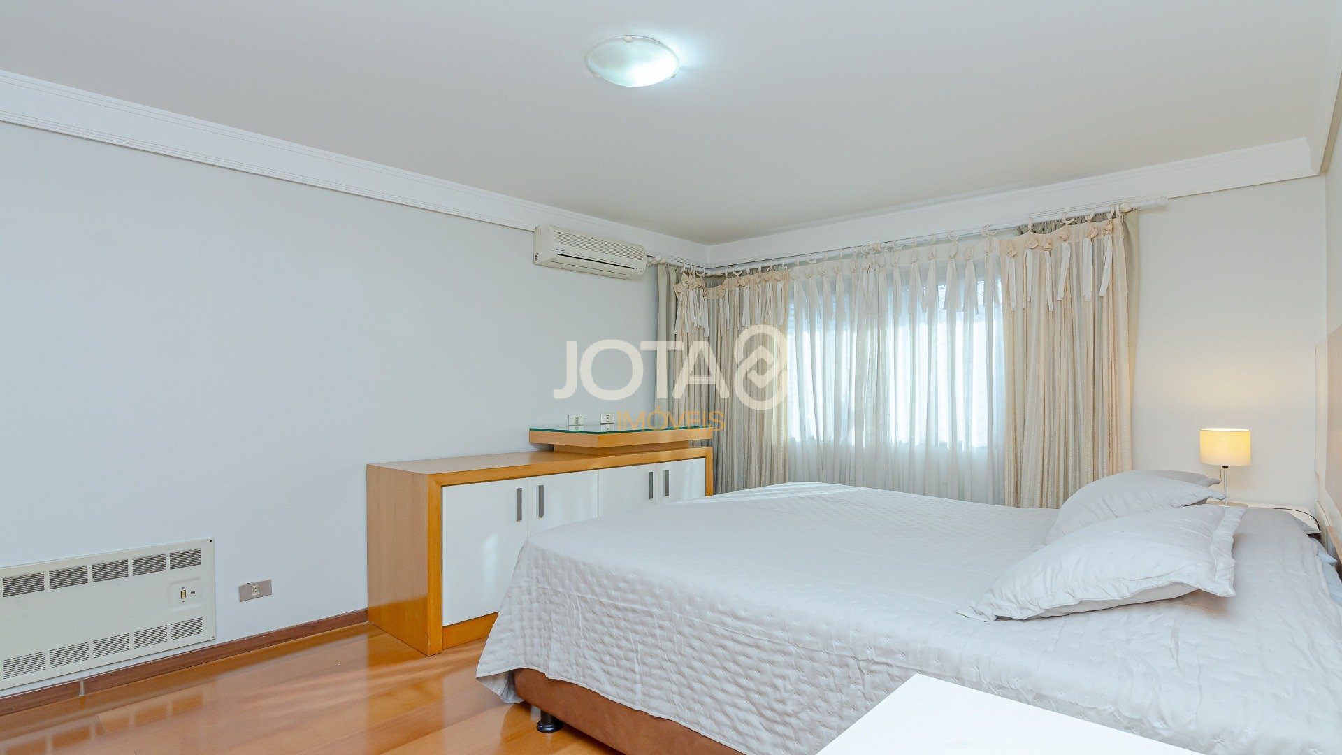 APARTAMENTO COM 3 QUARTOS E 3 VAGAS NO BIGORRILHO