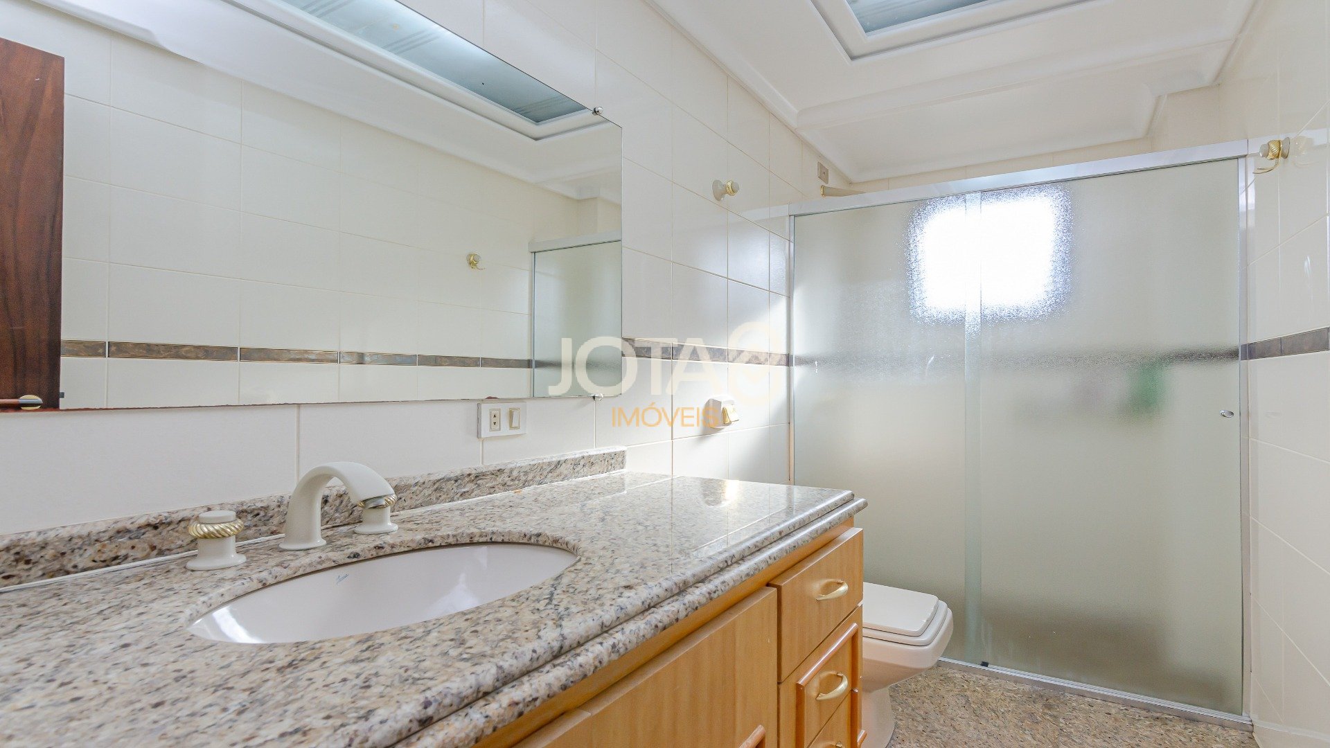 APARTAMENTO COM 3 QUARTOS E 3 VAGAS NO BIGORRILHO