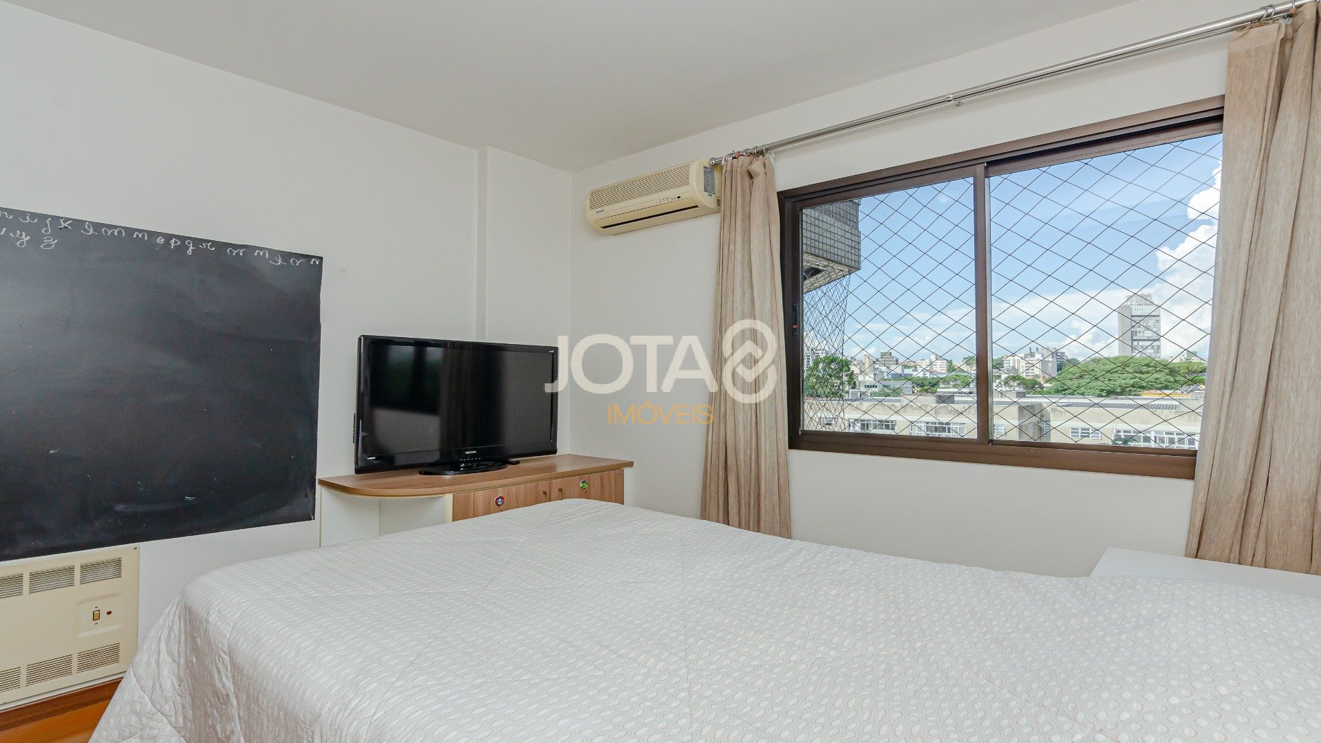 APARTAMENTO COM 3 QUARTOS E 3 VAGAS NO BIGORRILHO
