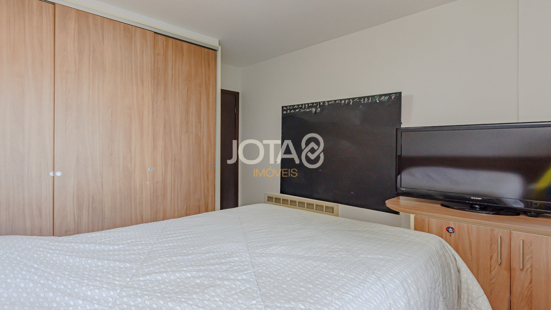 APARTAMENTO COM 3 QUARTOS E 3 VAGAS NO BIGORRILHO