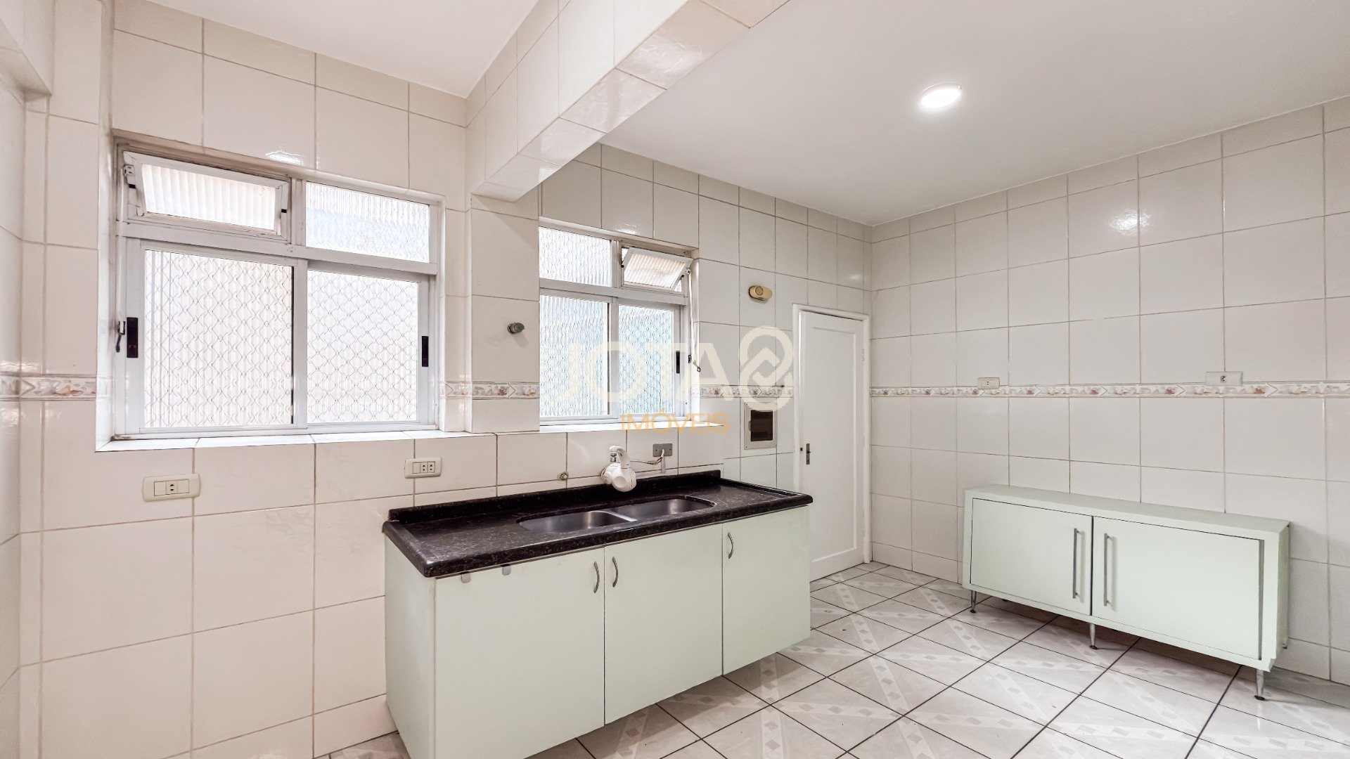 APARTAMENTO COM 3 DORMITÓRIOS NO CENTRO