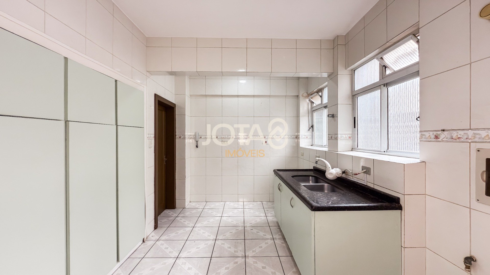 APARTAMENTO COM 3 DORMITÓRIOS NO CENTRO