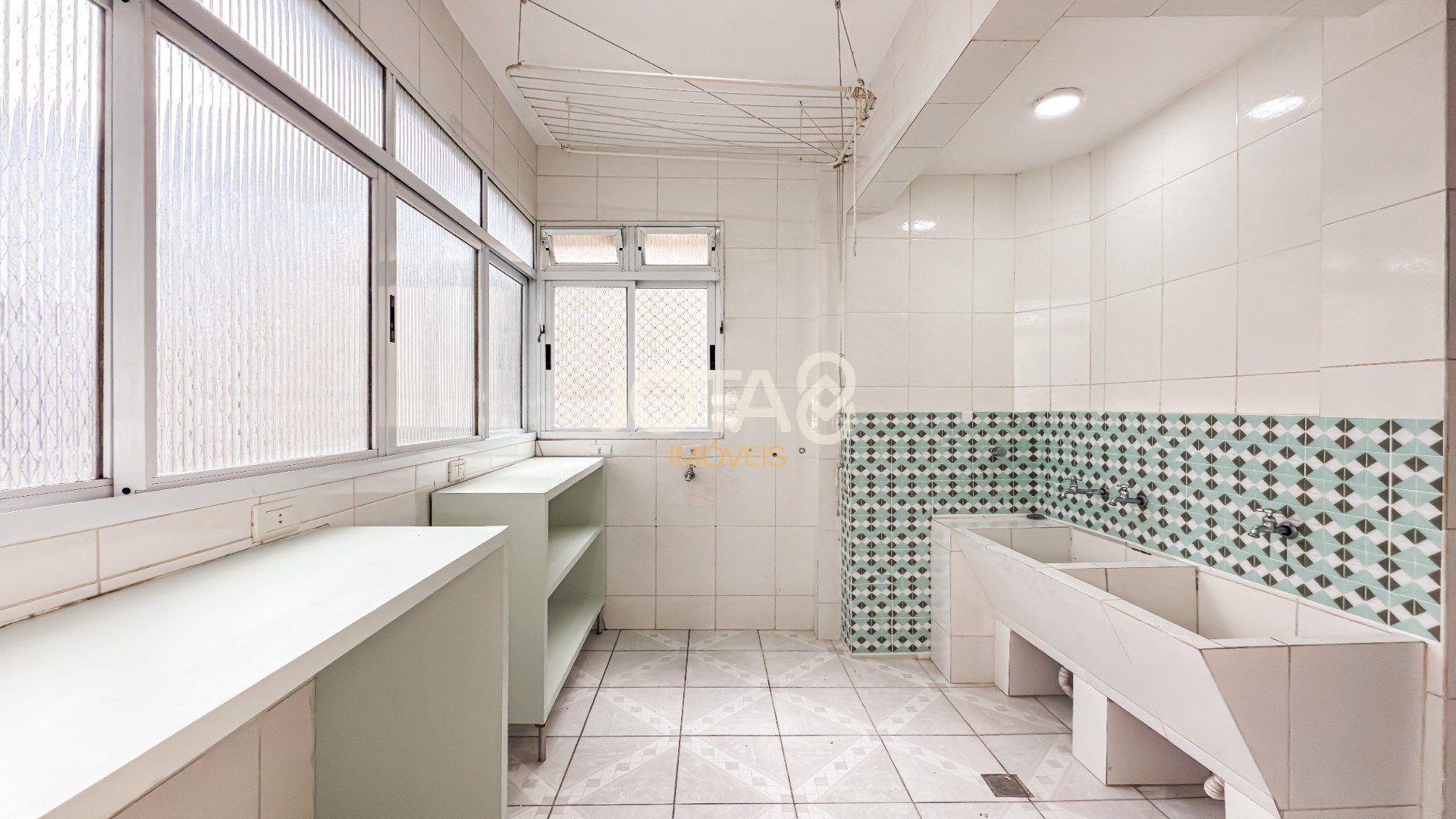 APARTAMENTO COM 3 DORMITÓRIOS NO CENTRO