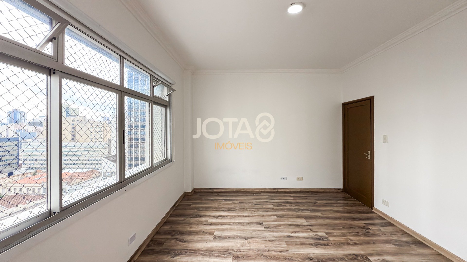 APARTAMENTO COM 3 DORMITÓRIOS NO CENTRO