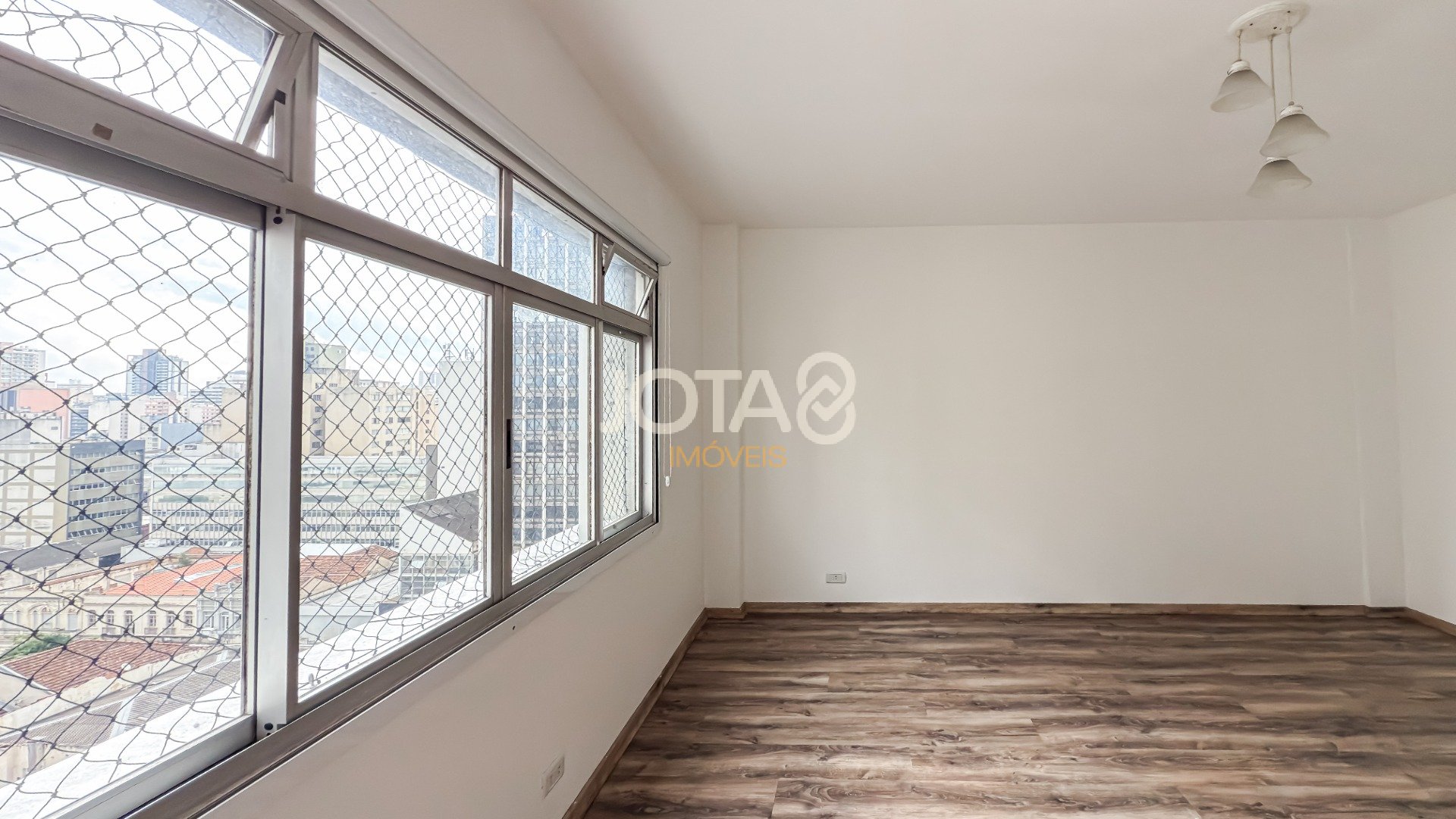 APARTAMENTO COM 3 DORMITÓRIOS NO CENTRO