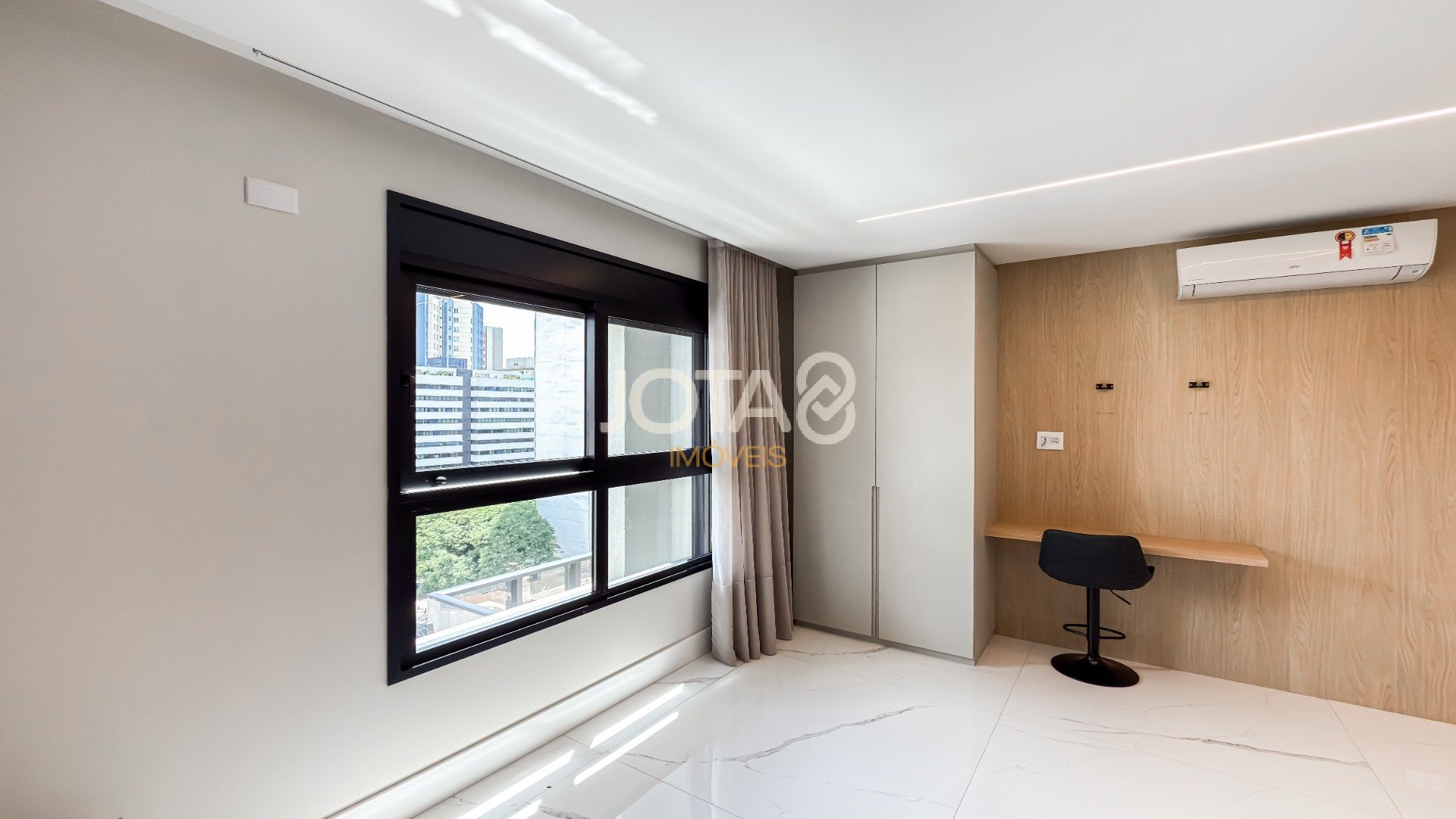 COBERTURA DUPLEX SEMINOVA NO BIGORRILHO COM 3 SUÍTES!