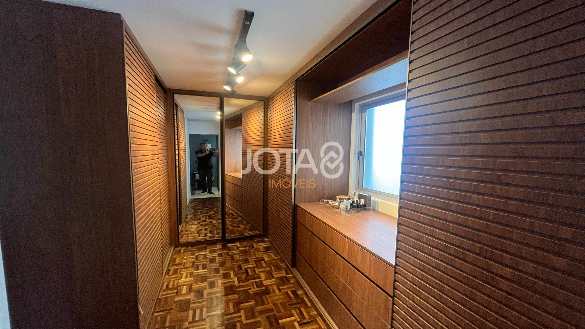 APARTAMENTO EM FRENTE AO SHOPPING CURITIBA