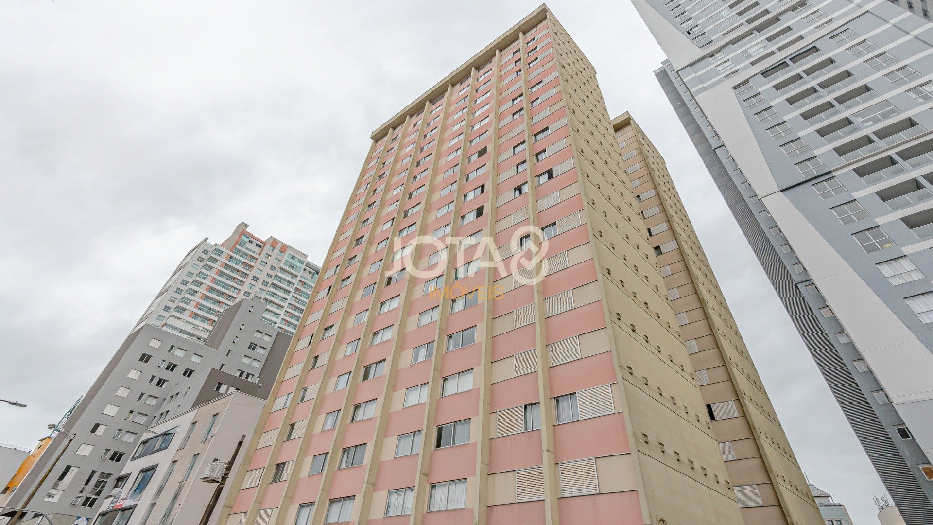 APARTAMENTO EM FRENTE AO SHOPPING CURITIBA