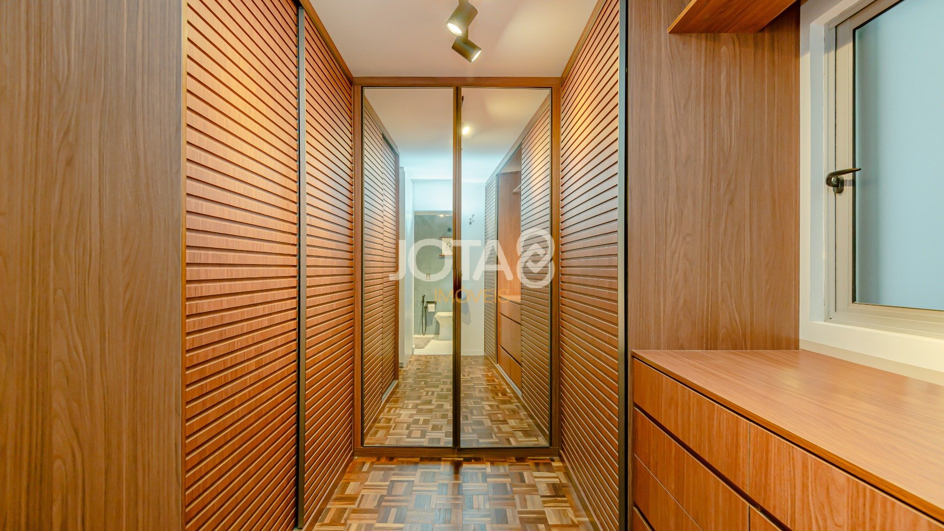 APARTAMENTO EM FRENTE AO SHOPPING CURITIBA