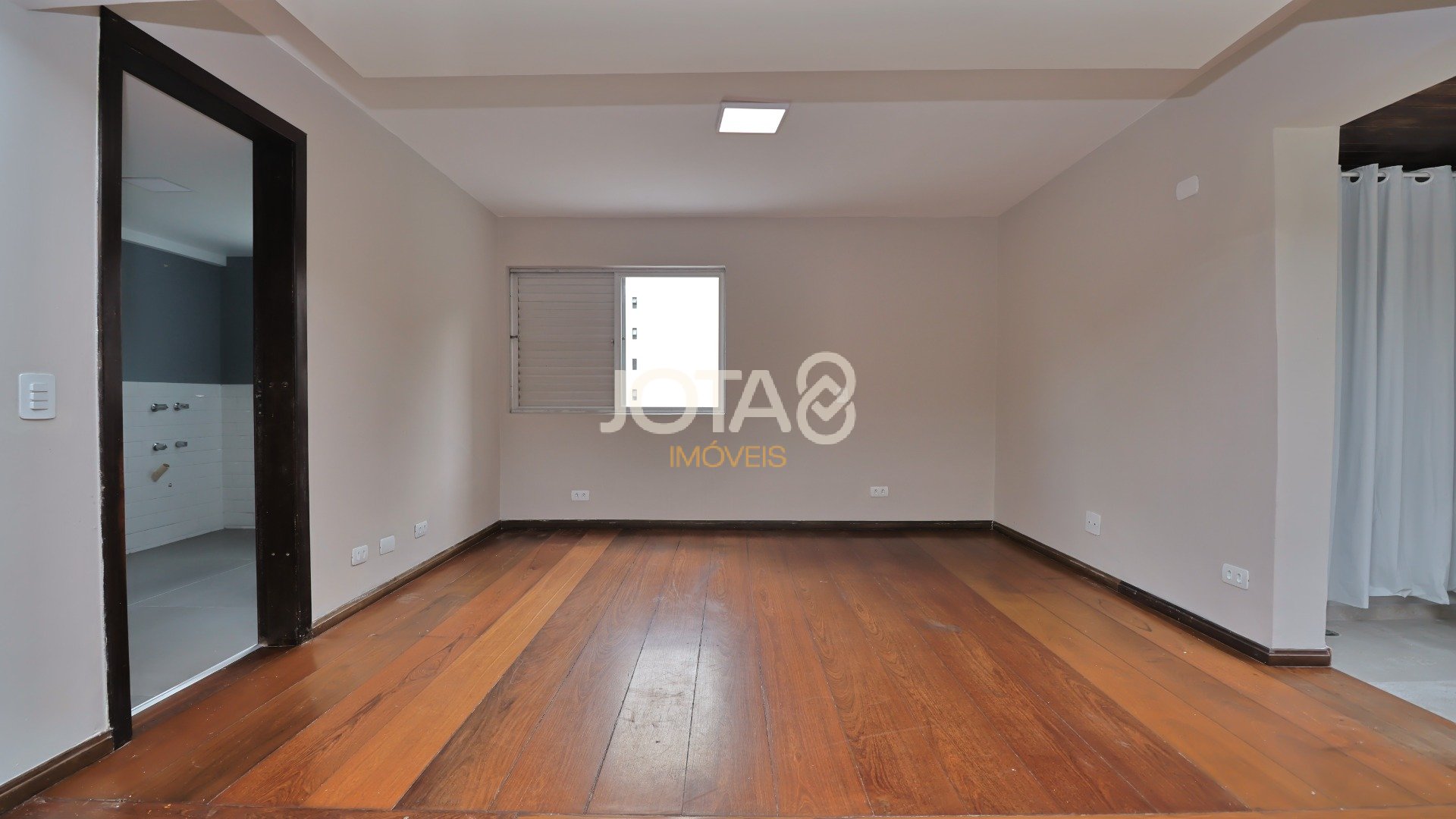 APARTAMENTO DE 1Q C/ VAGA EM ÓTIMA LOCALIZAÇÃO NO BIGORRILHO