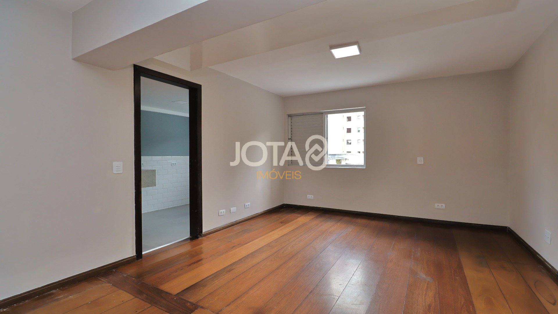 APARTAMENTO DE 1Q C/ VAGA EM ÓTIMA LOCALIZAÇÃO NO BIGORRILHO