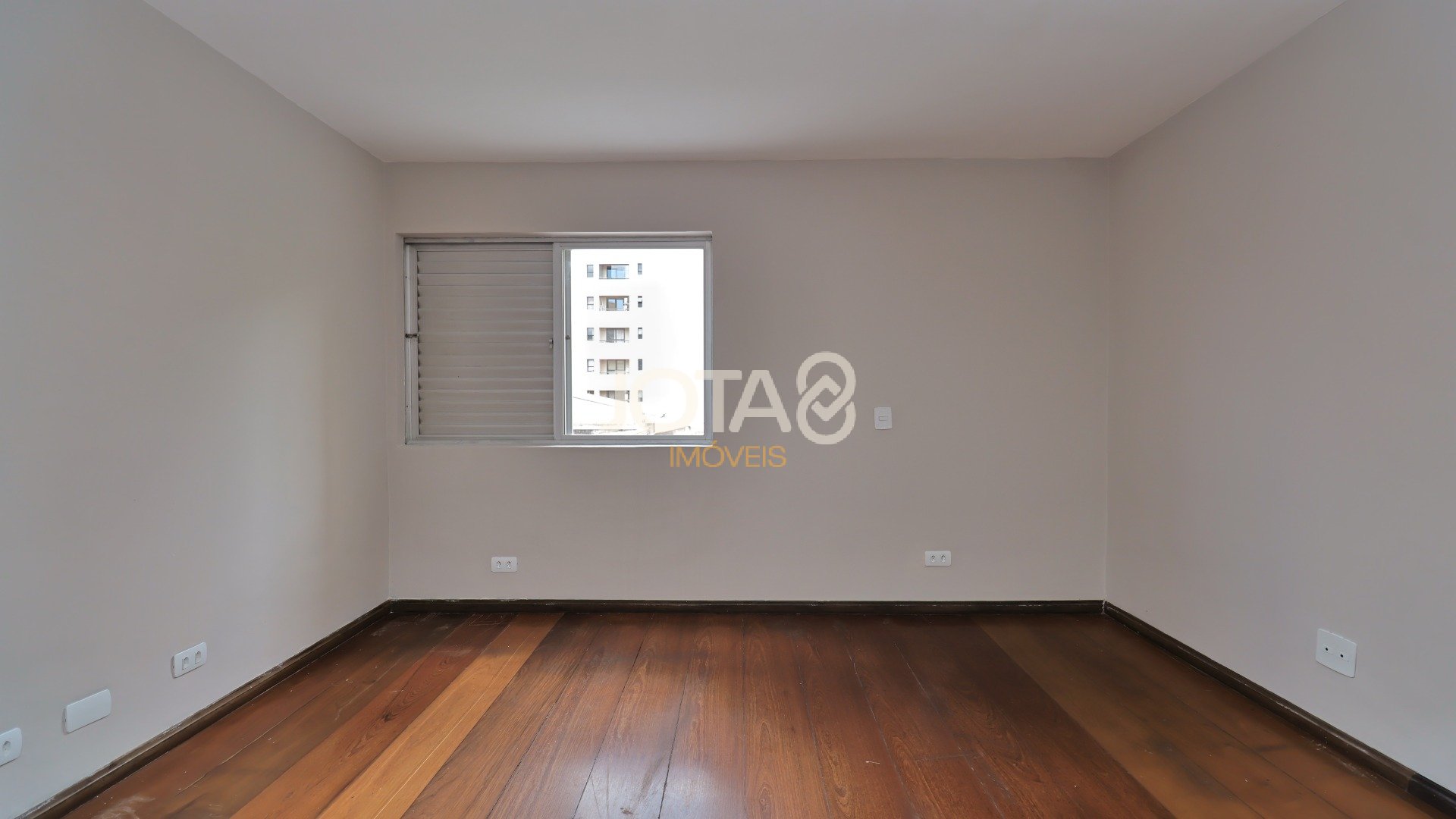 APARTAMENTO DE 1Q C/ VAGA EM ÓTIMA LOCALIZAÇÃO NO BIGORRILHO