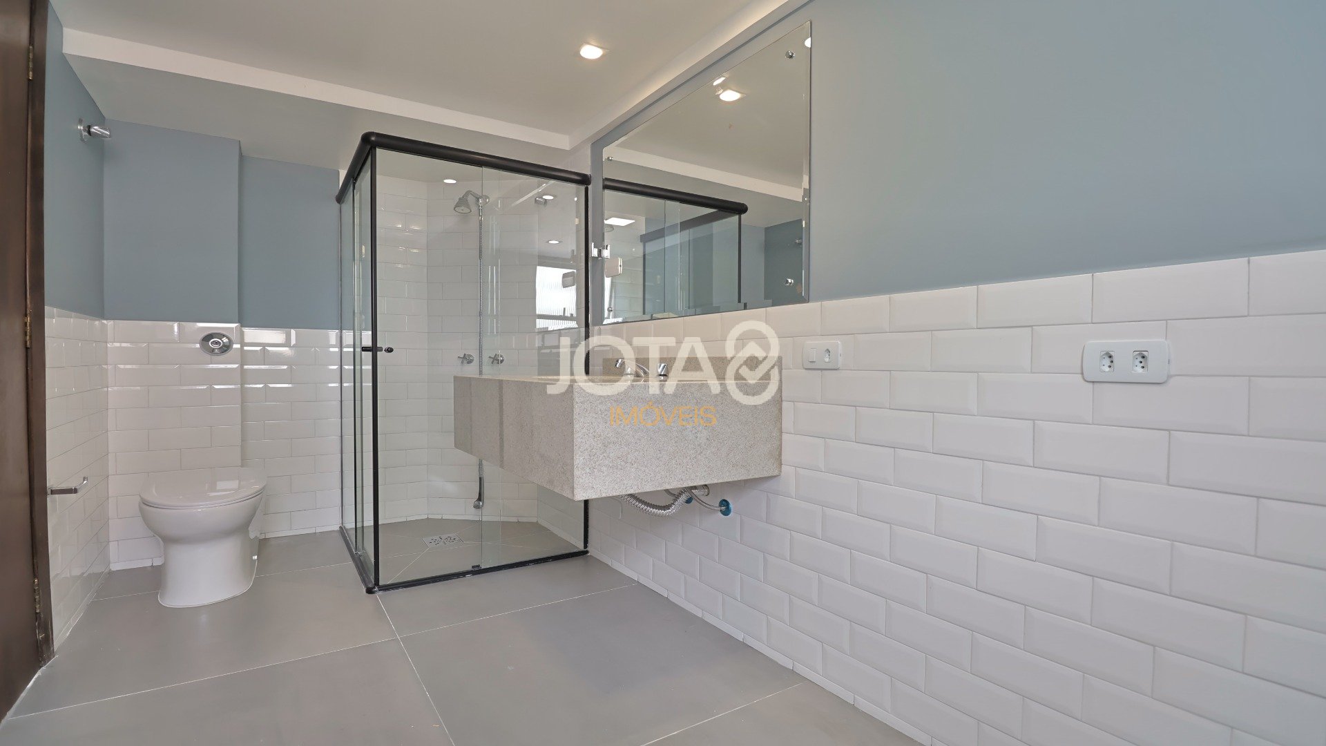 APARTAMENTO DE 1Q C/ VAGA EM ÓTIMA LOCALIZAÇÃO NO BIGORRILHO