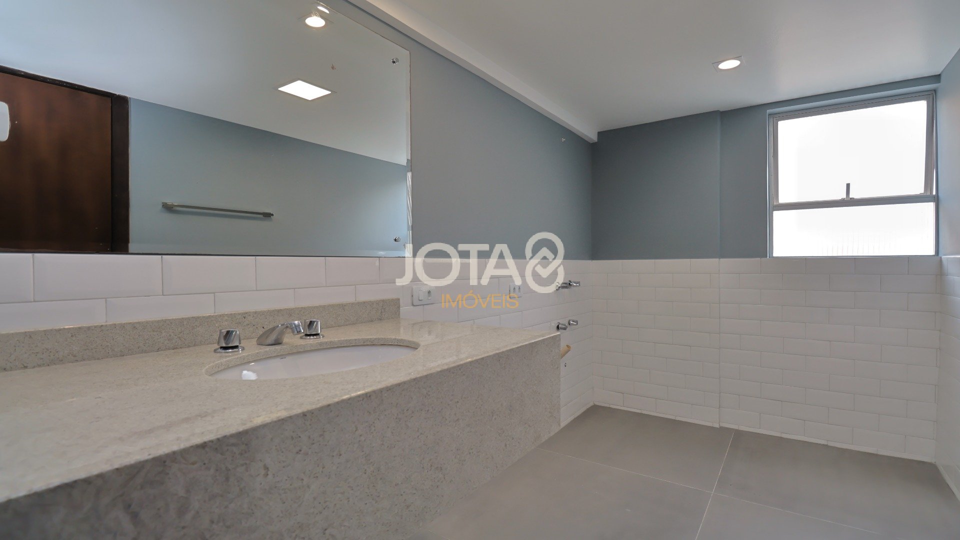 APARTAMENTO DE 1Q C/ VAGA EM ÓTIMA LOCALIZAÇÃO NO BIGORRILHO