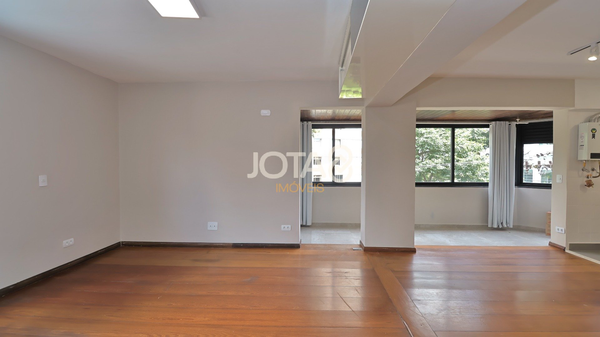 APARTAMENTO DE 1Q C/ VAGA EM ÓTIMA LOCALIZAÇÃO NO BIGORRILHO
