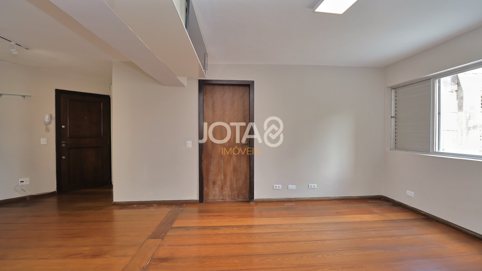 APARTAMENTO DE 1Q C/ VAGA EM ÓTIMA LOCALIZAÇÃO NO BIGORRILHO