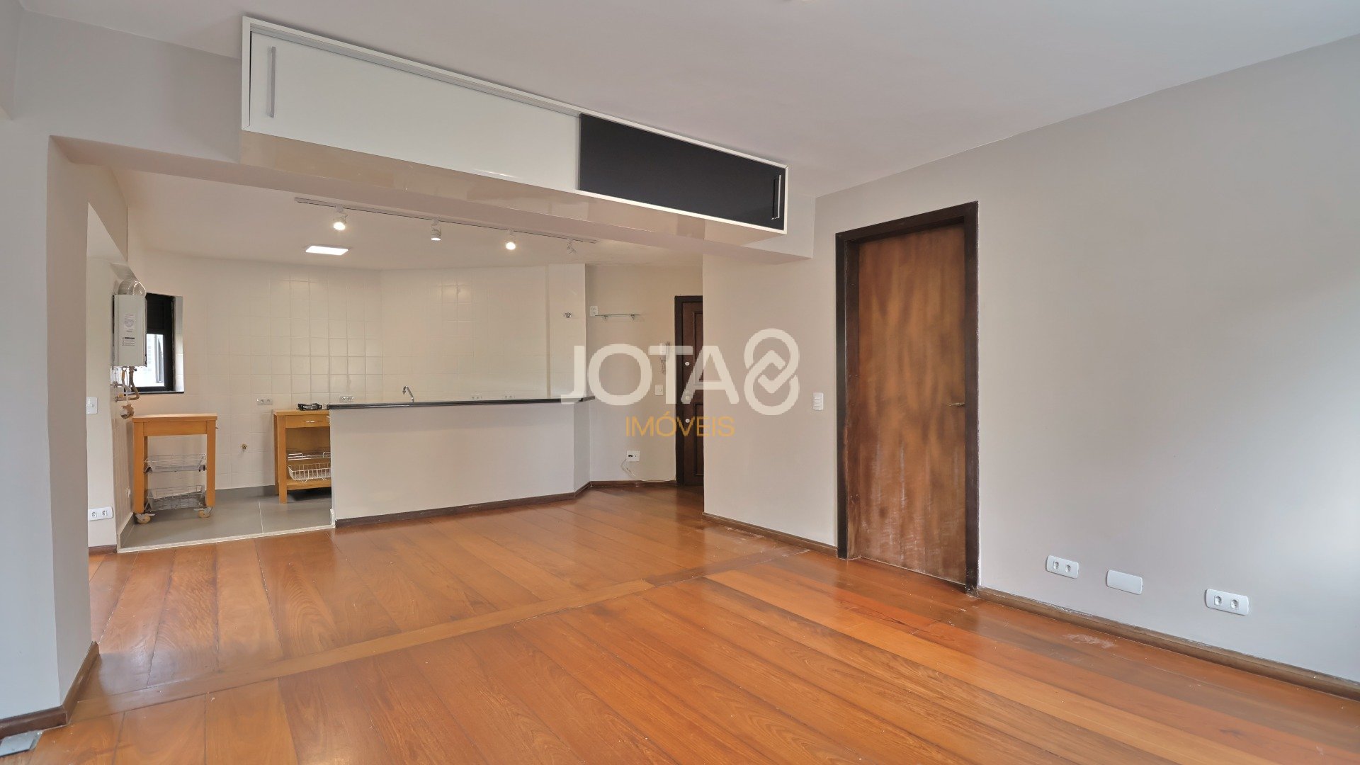 APARTAMENTO DE 1Q C/ VAGA EM ÓTIMA LOCALIZAÇÃO NO BIGORRILHO