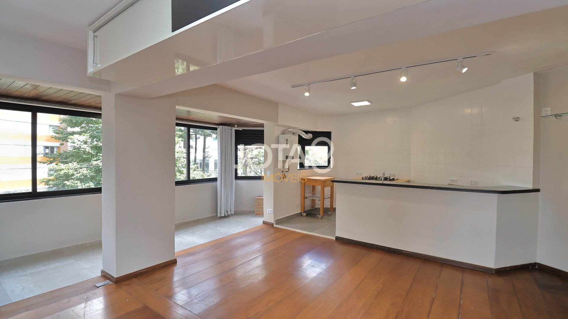 APARTAMENTO DE 1Q C/ VAGA EM ÓTIMA LOCALIZAÇÃO NO BIGORRILHO