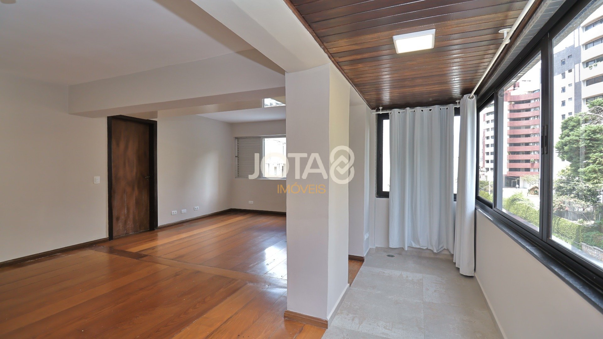APARTAMENTO DE 1Q C/ VAGA EM ÓTIMA LOCALIZAÇÃO NO BIGORRILHO