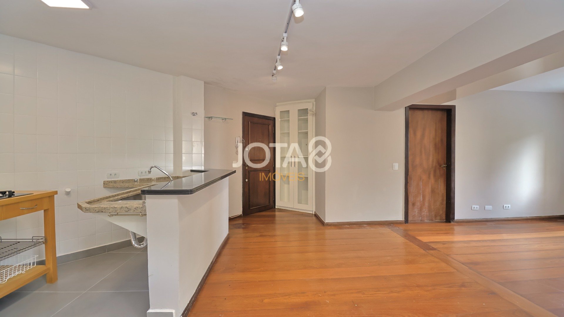 APARTAMENTO DE 1Q C/ VAGA EM ÓTIMA LOCALIZAÇÃO NO BIGORRILHO