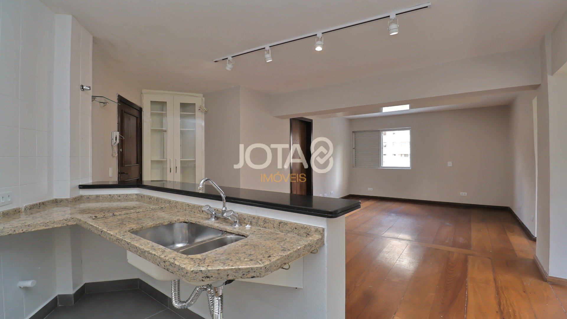 APARTAMENTO DE 1Q C/ VAGA EM ÓTIMA LOCALIZAÇÃO NO BIGORRILHO