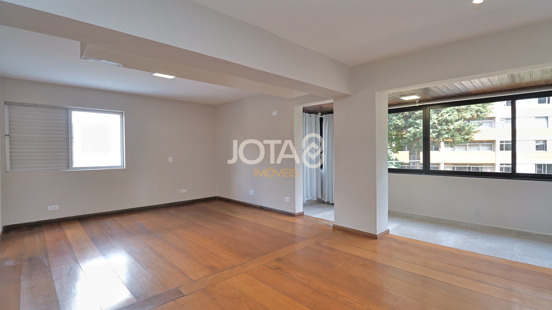 APARTAMENTO DE 1Q C/ VAGA EM ÓTIMA LOCALIZAÇÃO NO BIGORRILHO