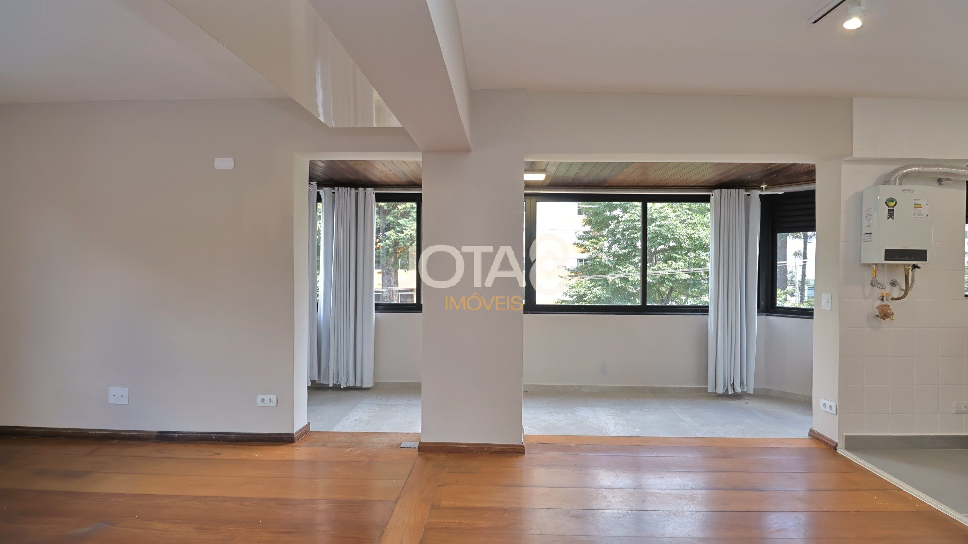 APARTAMENTO DE 1Q C/ VAGA EM ÓTIMA LOCALIZAÇÃO NO BIGORRILHO