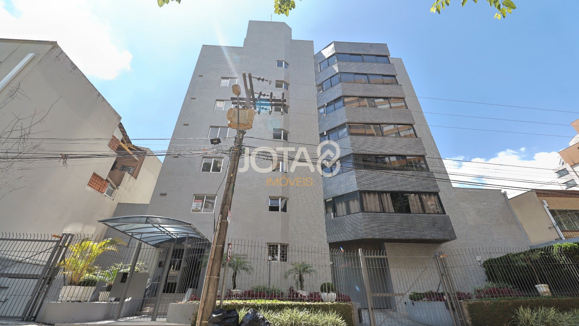 APARTAMENTO DE 1Q C/ VAGA EM ÓTIMA LOCALIZAÇÃO NO BIGORRILHO