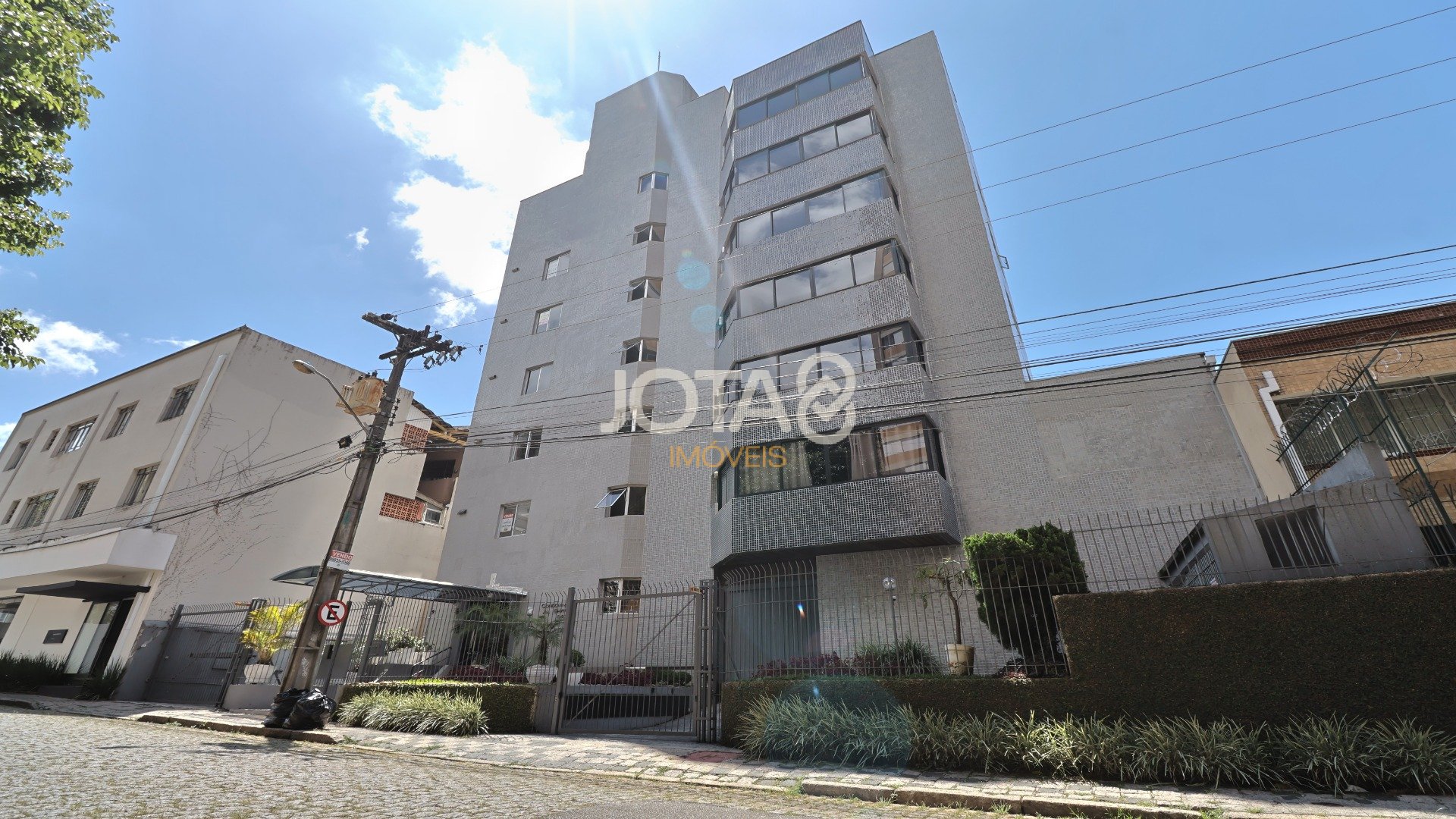 APARTAMENTO DE 1Q C/ VAGA EM ÓTIMA LOCALIZAÇÃO NO BIGORRILHO