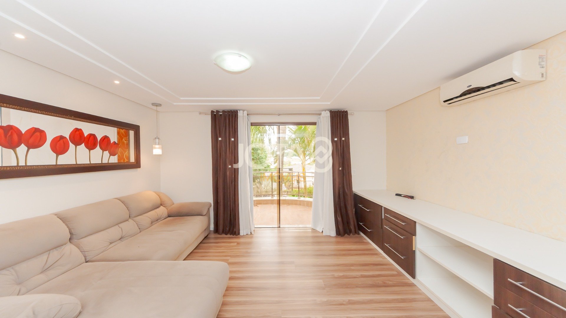 CASA MOBILIADA EM CONDOMÍNIO CLUBE NO CAMPO COMPRIDO!