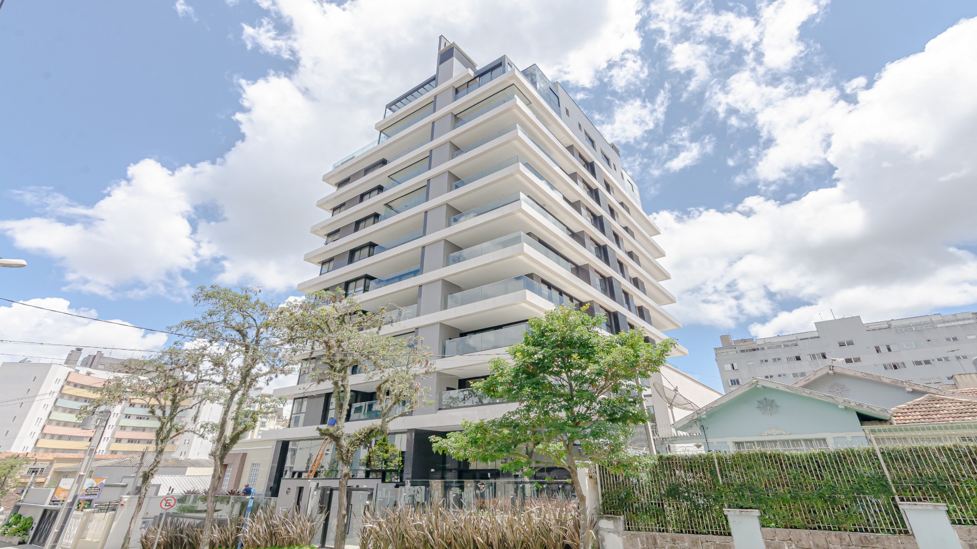 COBERTURA NOVA COM 3 SUÍTES NO SOHO 2525