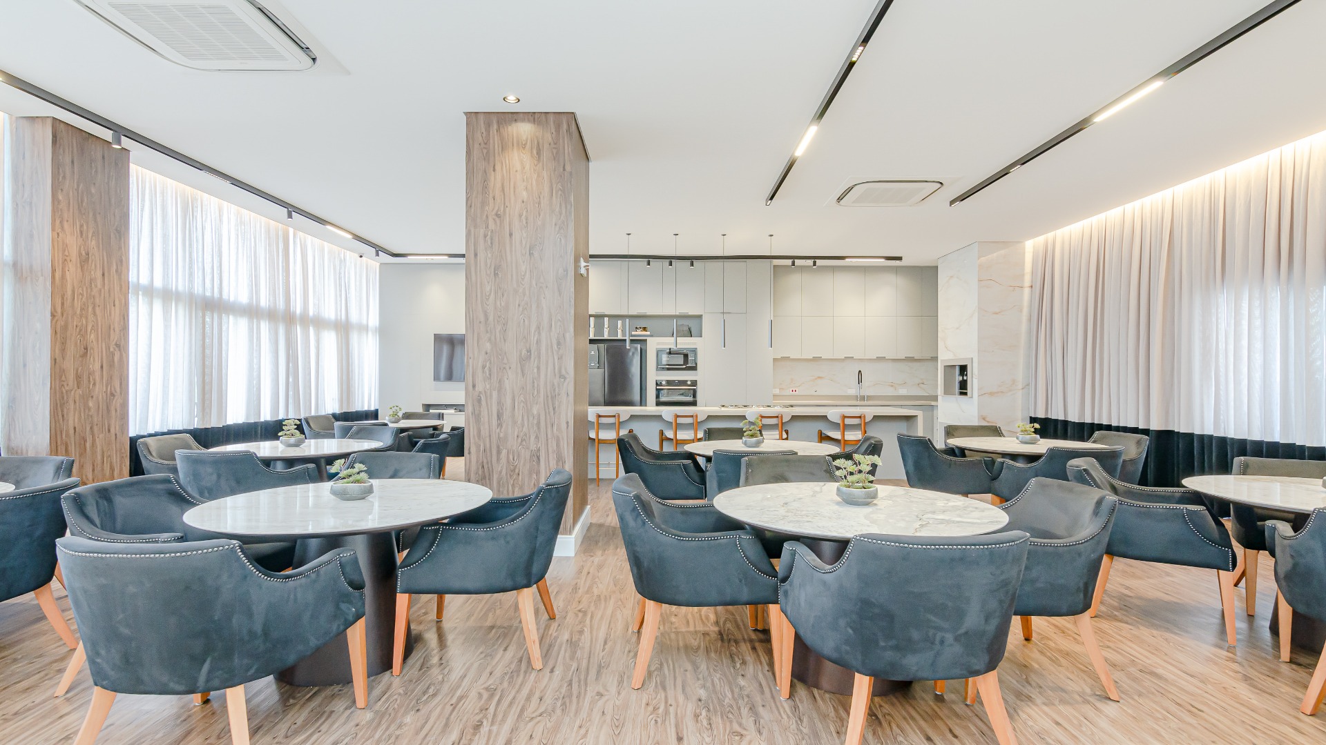 COBERTURA NOVA COM 3 SUÍTES NO SOHO 2525