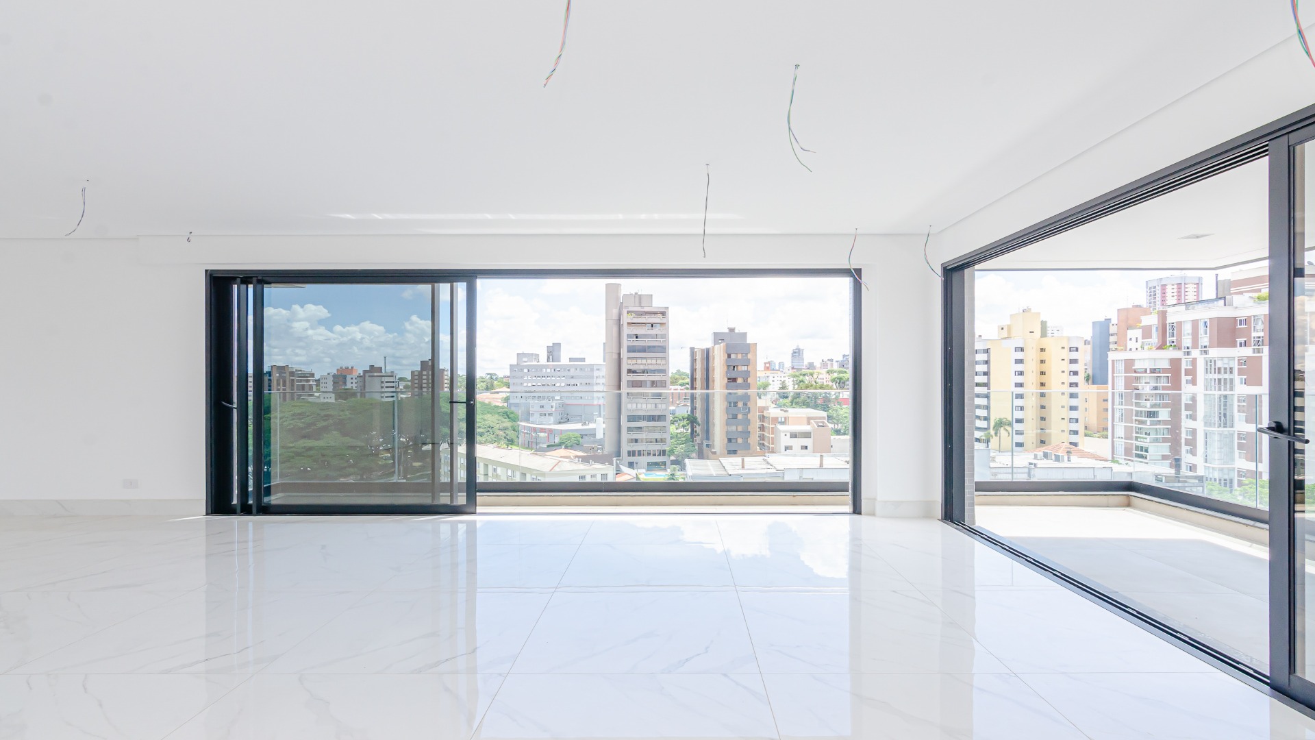 COBERTURA NOVA COM 3 SUÍTES NO SOHO 2525