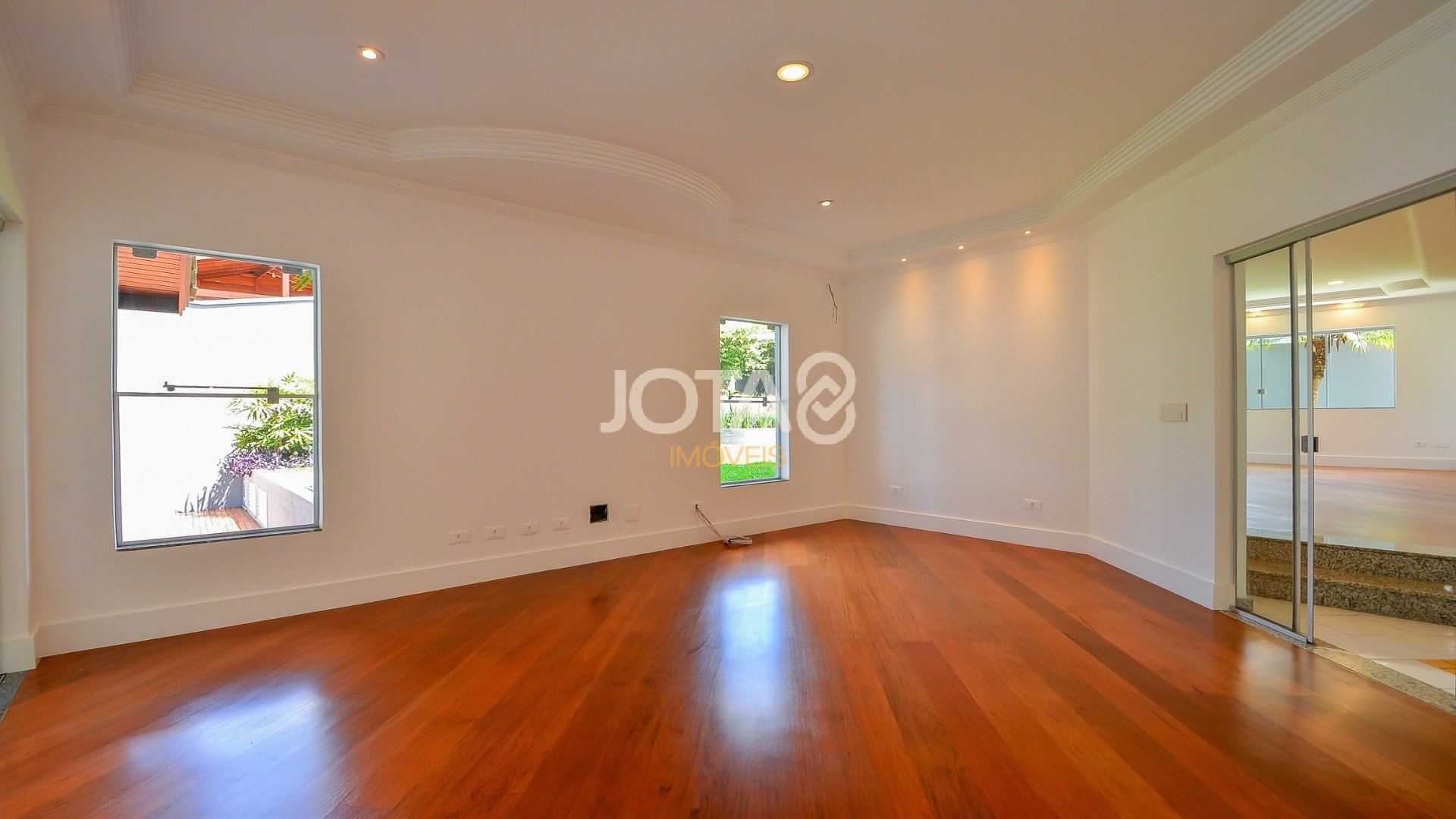 CASA COM PISCINA E ESPAÇO GOURMET EM SANTA FELICIDADE