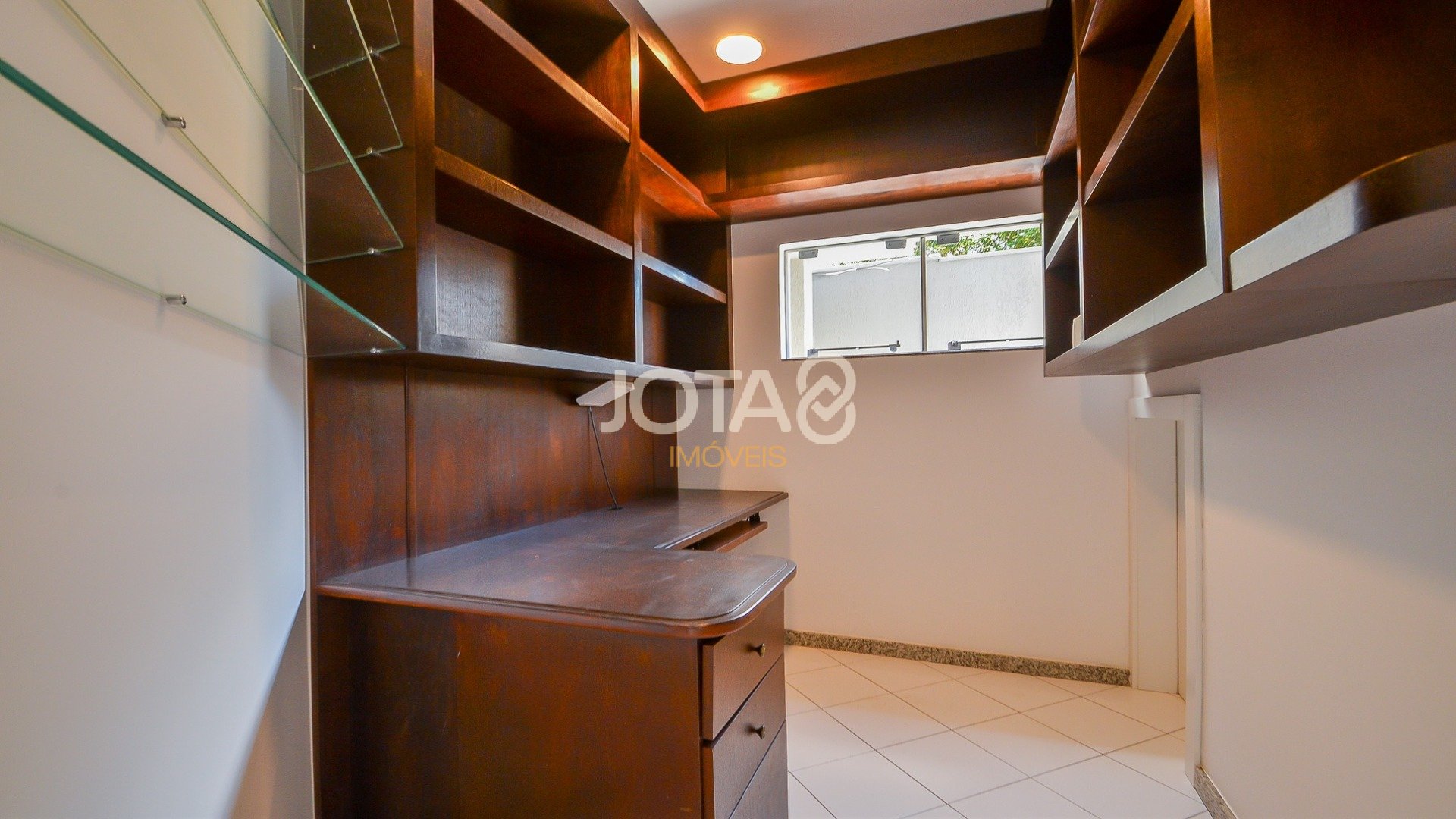 CASA COM PISCINA E ESPAÇO GOURMET EM SANTA FELICIDADE