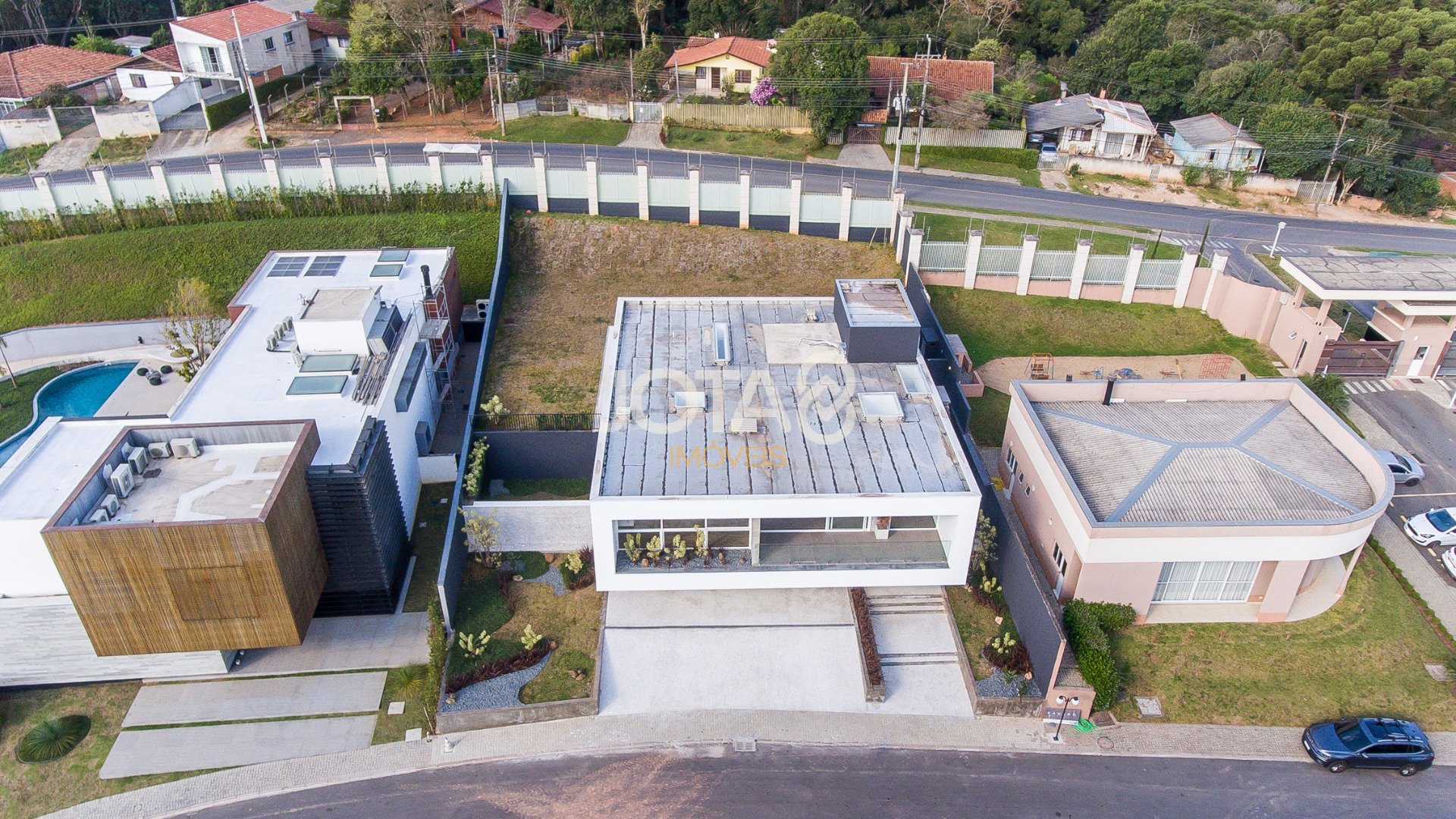 CASA EM SANTA FELICIDADE NO VILLA TOSCANA COM ARQUITETURA DIFERENCIADA