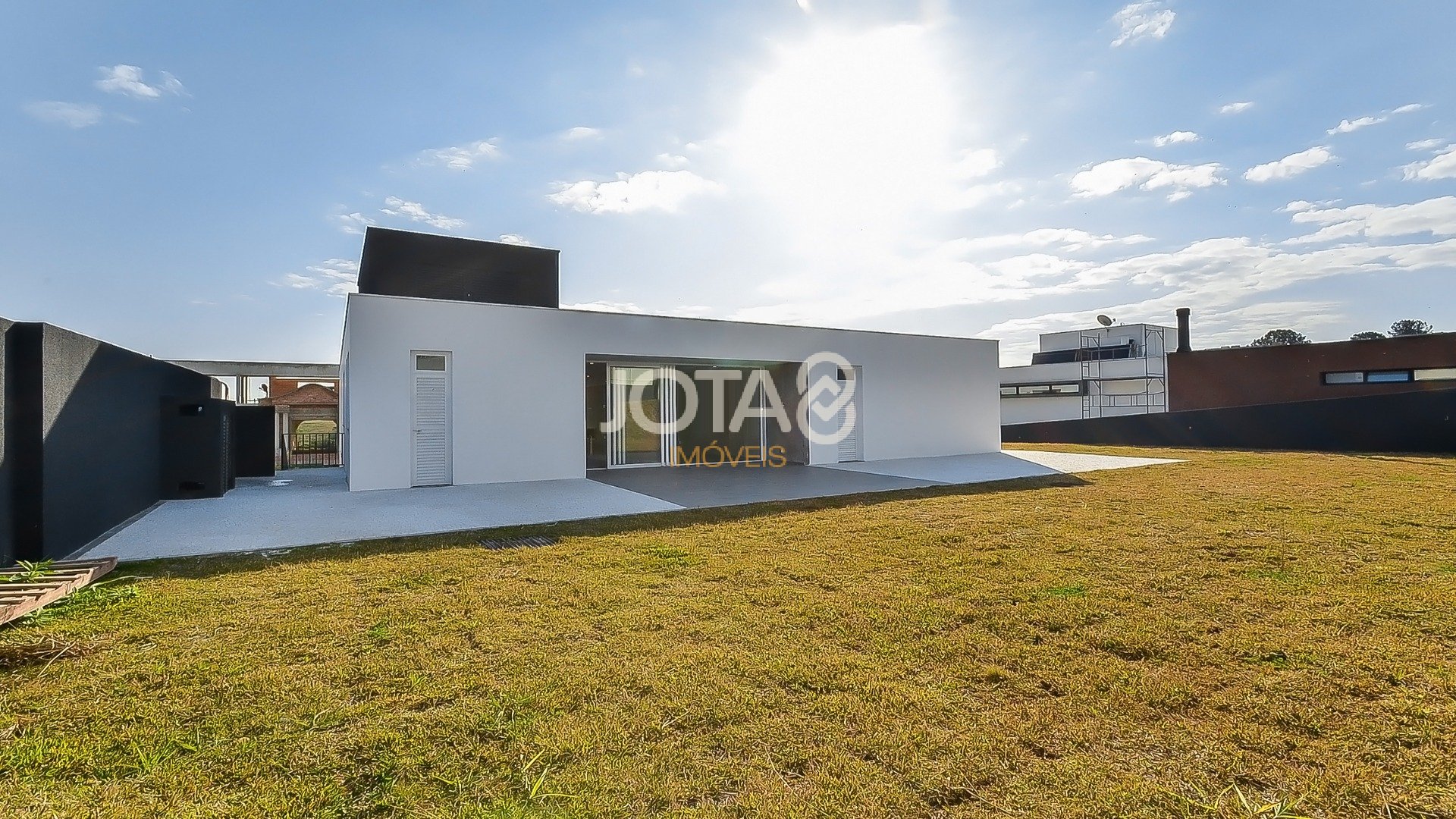 CASA EM SANTA FELICIDADE NO VILLA TOSCANA COM ARQUITETURA DIFERENCIADA