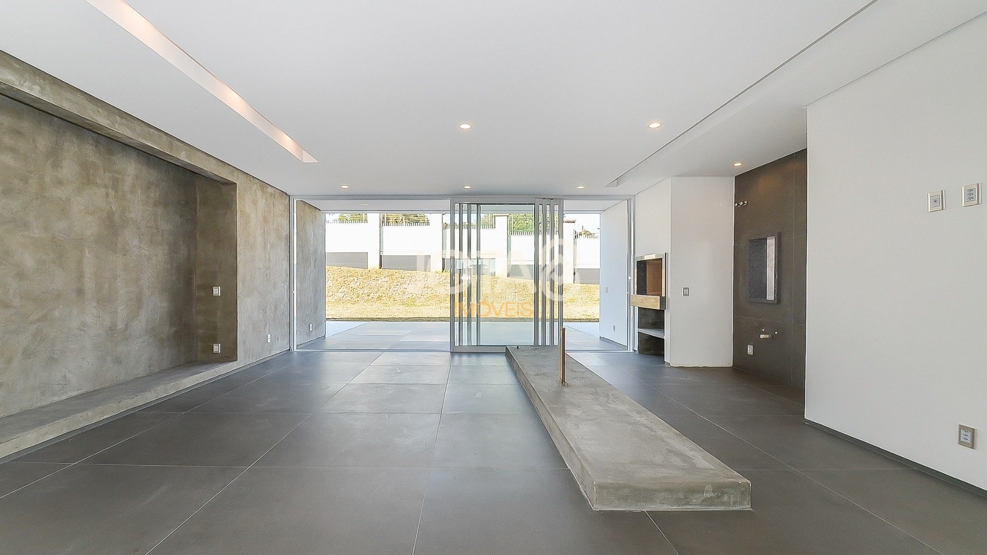 CASA EM SANTA FELICIDADE NO VILLA TOSCANA COM ARQUITETURA DIFERENCIADA