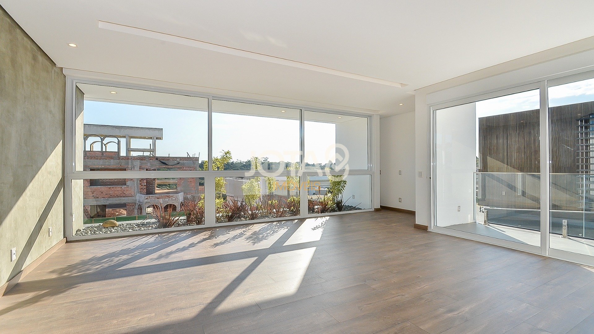 CASA EM SANTA FELICIDADE NO VILLA TOSCANA COM ARQUITETURA DIFERENCIADA