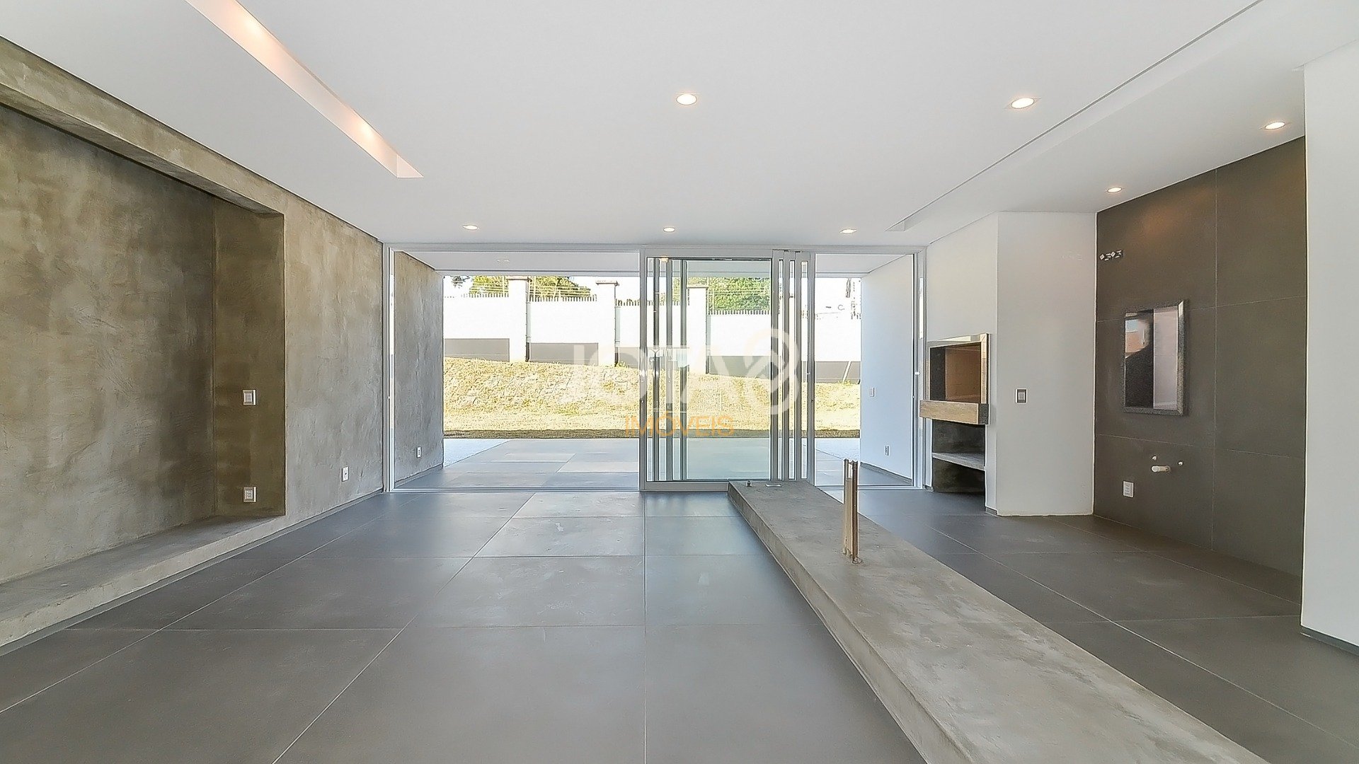 CASA EM SANTA FELICIDADE NO VILLA TOSCANA COM ARQUITETURA DIFERENCIADA