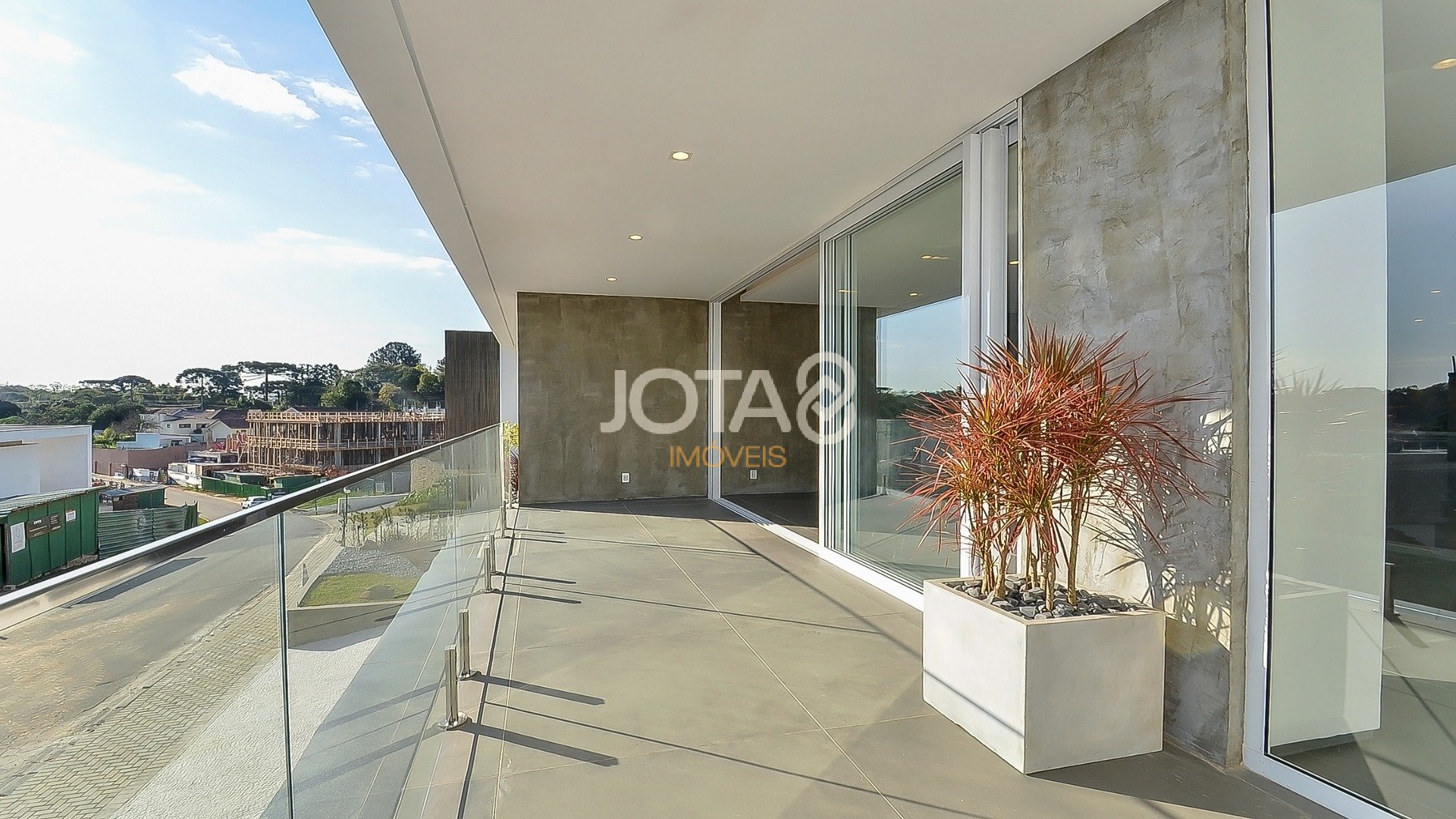 CASA EM SANTA FELICIDADE NO VILLA TOSCANA COM ARQUITETURA DIFERENCIADA