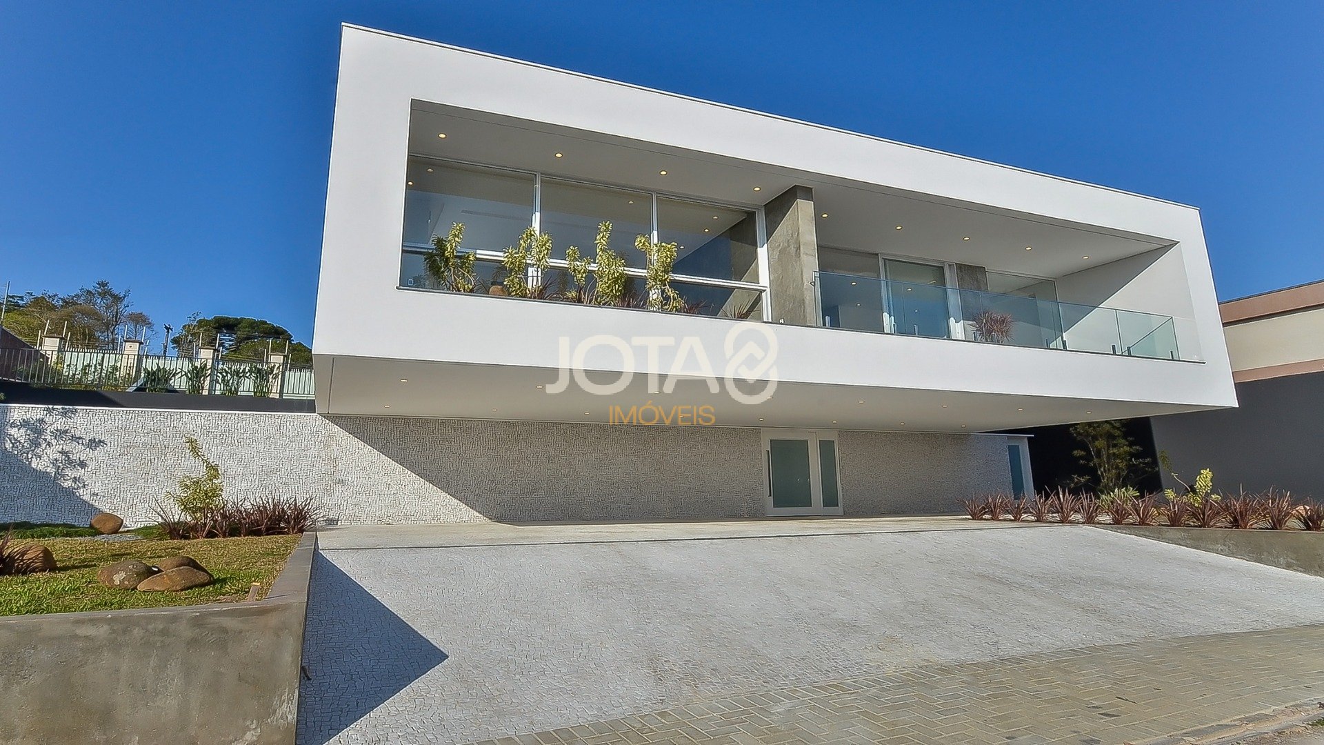 CASA EM SANTA FELICIDADE NO VILLA TOSCANA COM ARQUITETURA DIFERENCIADA