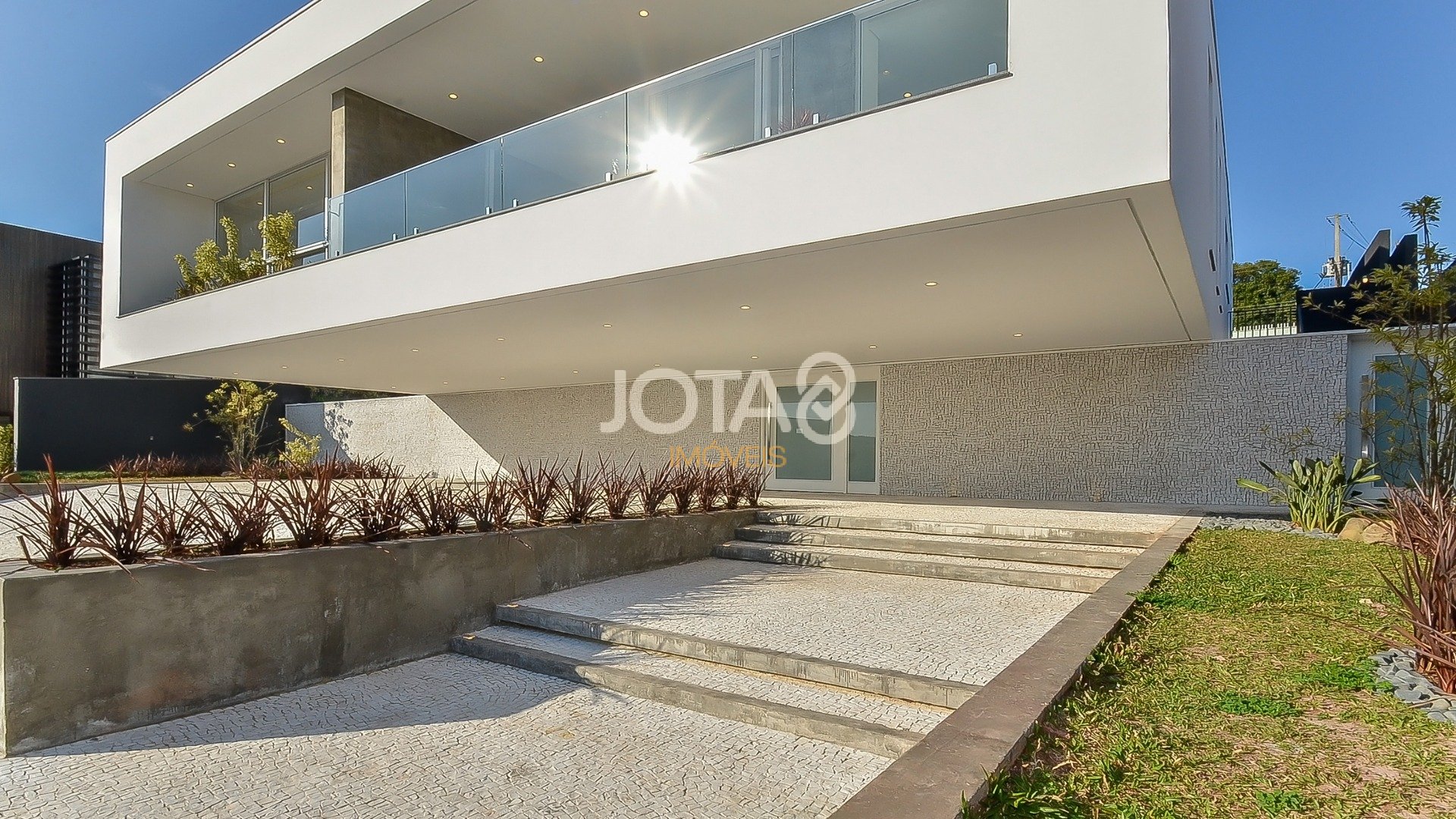 CASA EM SANTA FELICIDADE NO VILLA TOSCANA COM ARQUITETURA DIFERENCIADA