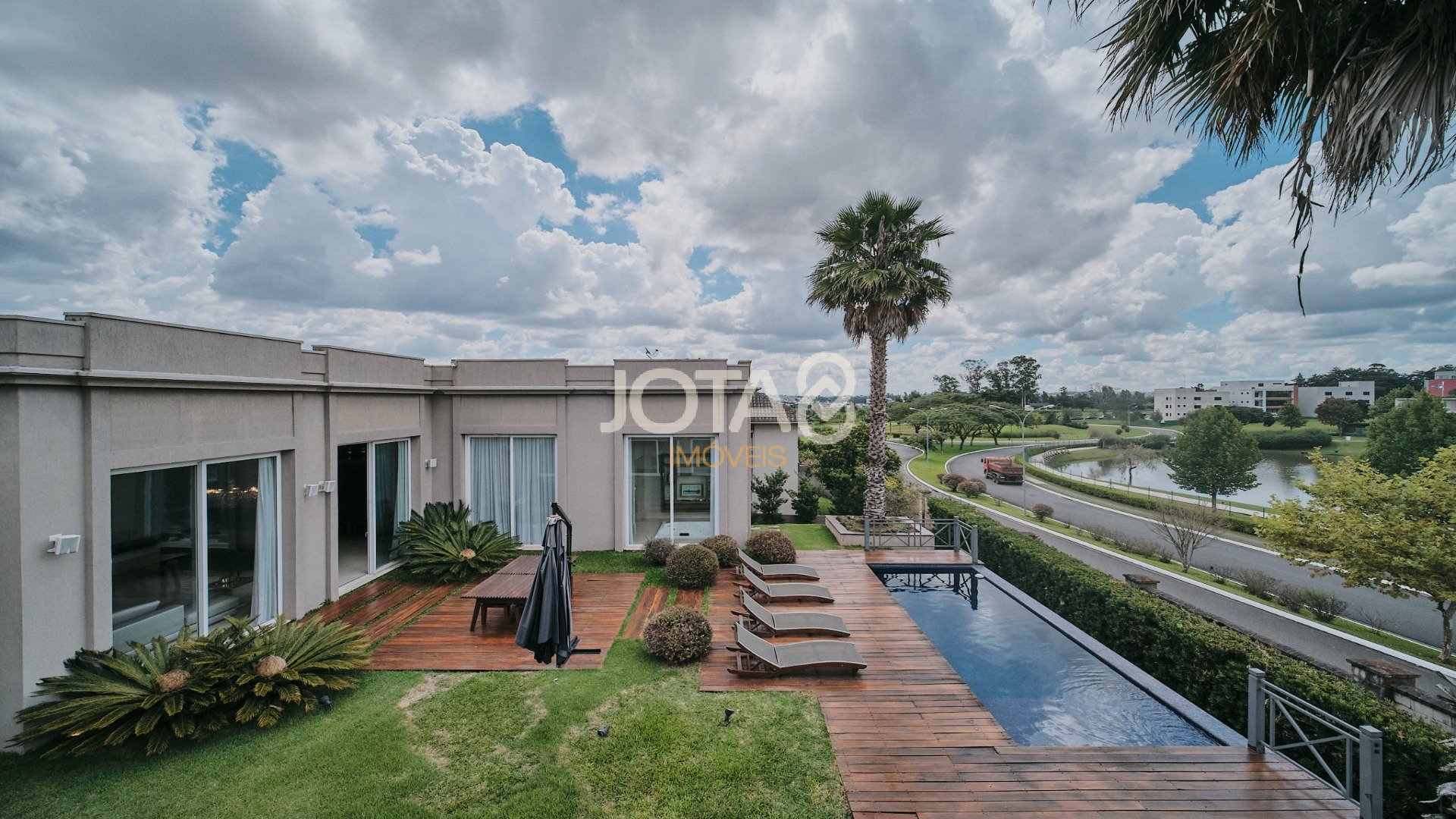MAJESTOSA CASA NO ALPHAVILLE GRACIOSA ARAUCÁRIA