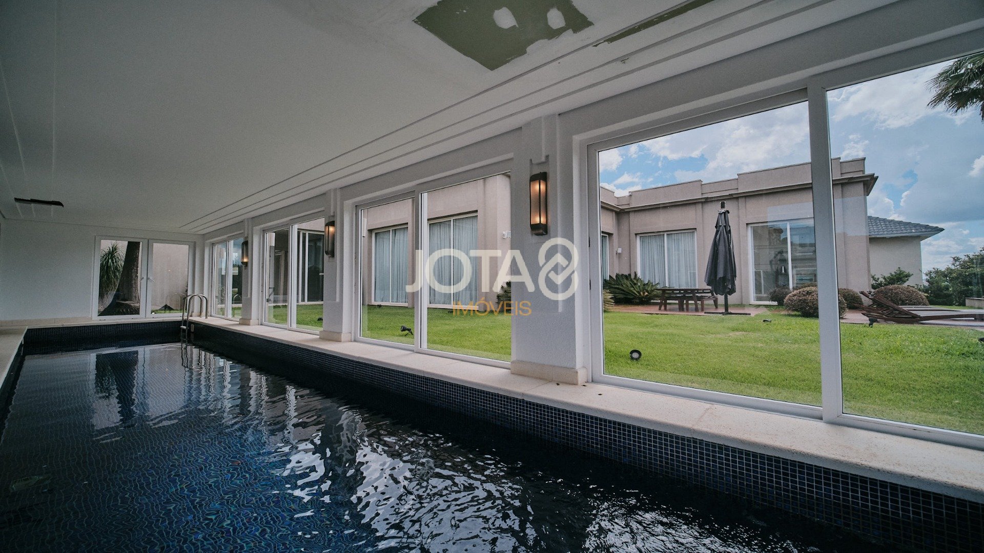 MAJESTOSA CASA NO ALPHAVILLE GRACIOSA ARAUCÁRIA